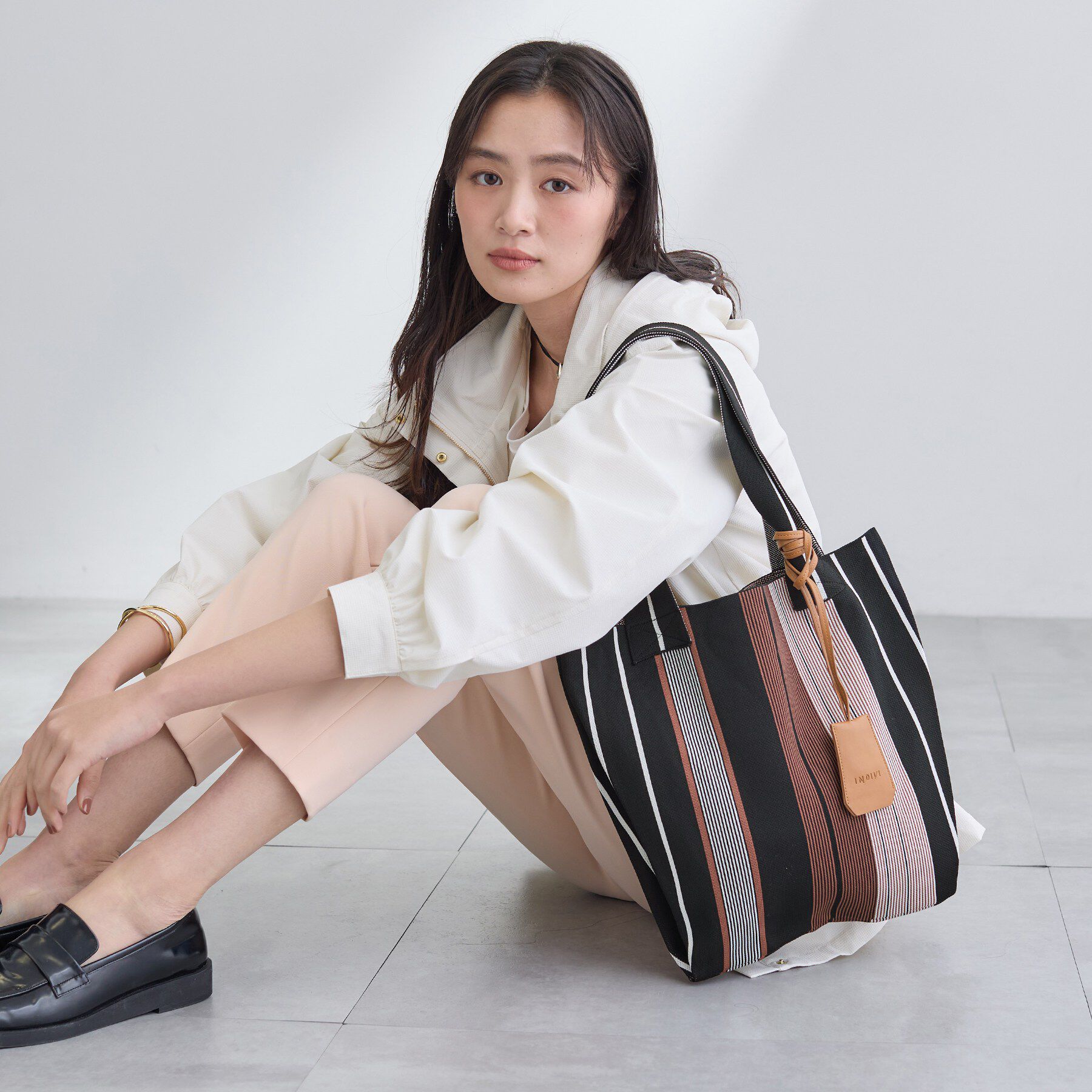 INDIVI「【WEB限定カラー／A4収納】柄ニットバッグ」|トートバッグ|