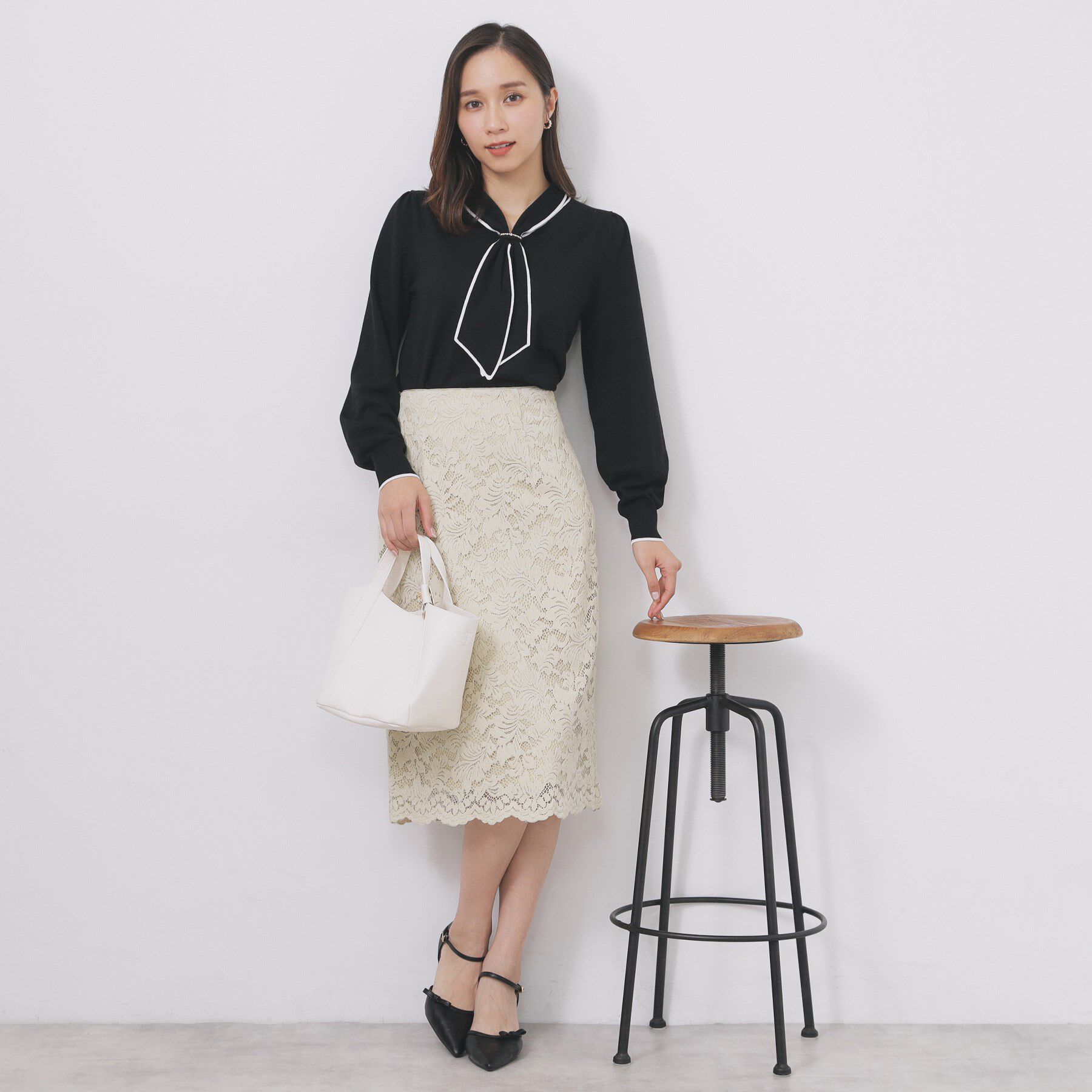 index「ゴールドパーツ付きボウタイニット【洗濯機OK】《10col/XS～LL》」|ニット・セーター|