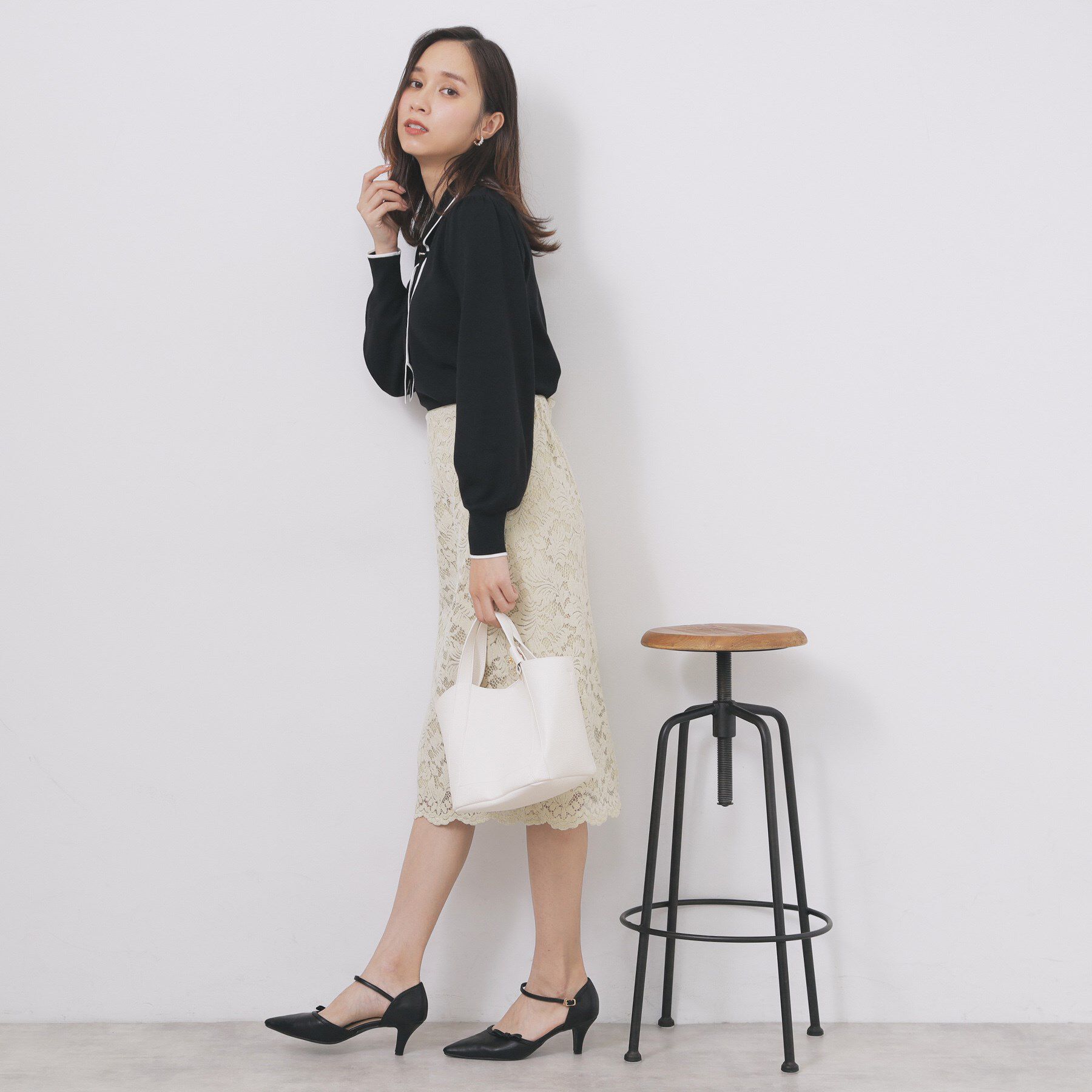 index「ゴールドパーツ付きボウタイニット【洗濯機OK】《10col/XS～LL》」|ニット・セーター|