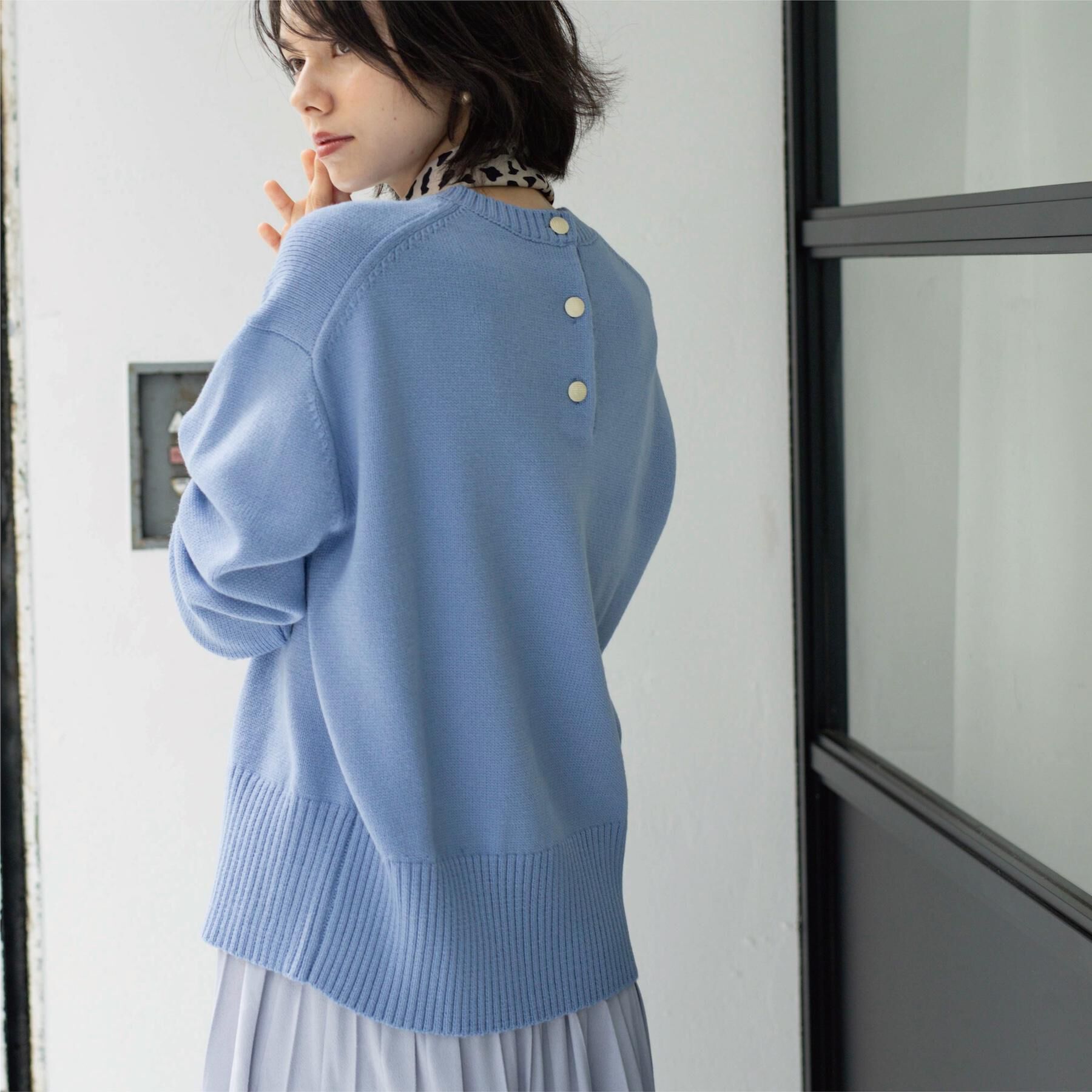 OPAQUE.CLIP「バックボタンリラクシーニット【洗濯機OK】」|ニット・セーター|ブルー(891)