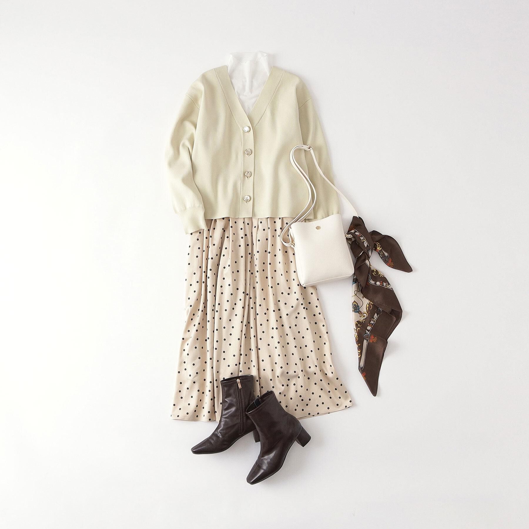 OPAQUE.CLIP「ゴールドビックボタンVネックニットカーディガン【洗濯機OK】」|カーディガン|