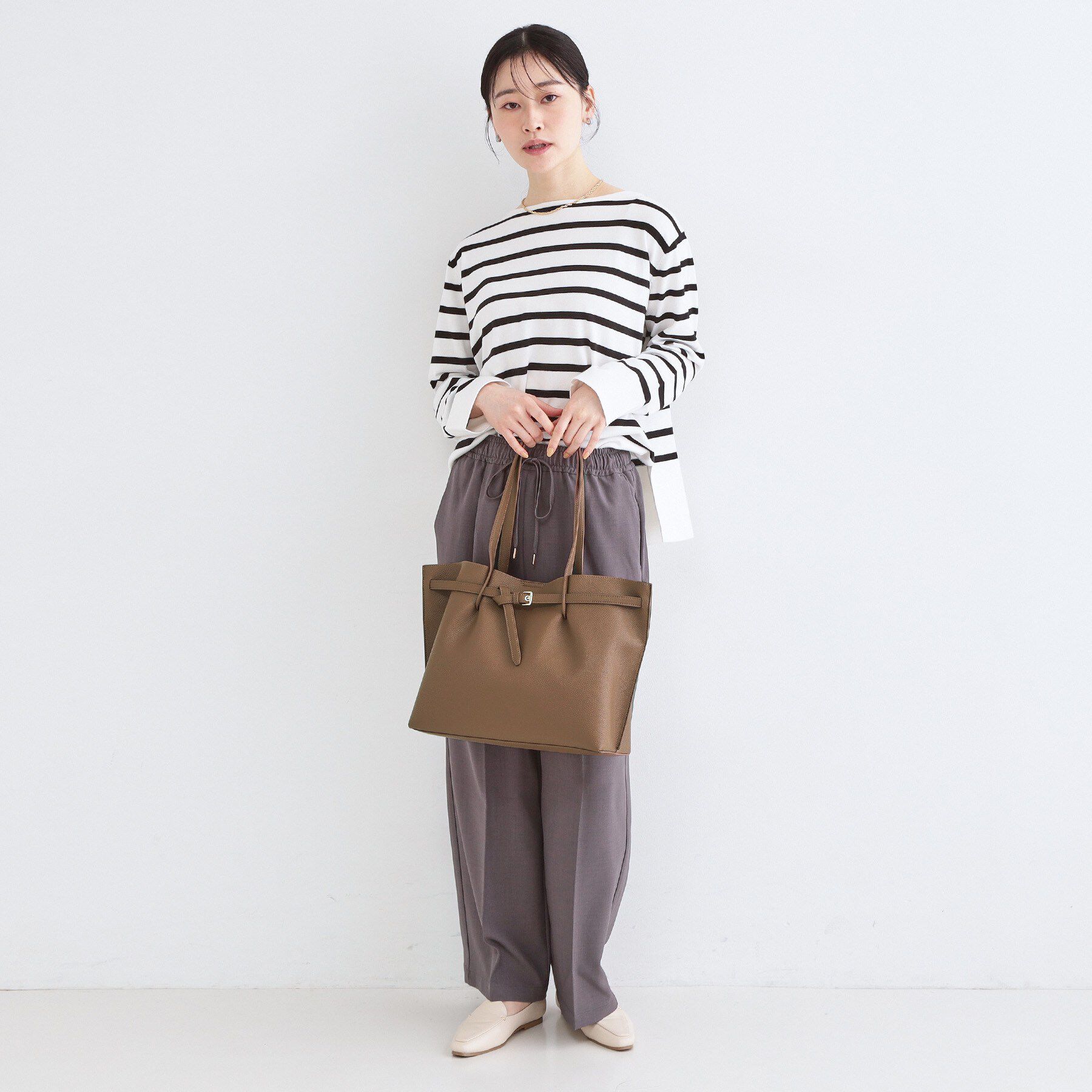 OPAQUE.CLIP「ベルトデザイン軽量シュリンク合皮A4トート」|トートバッグ|