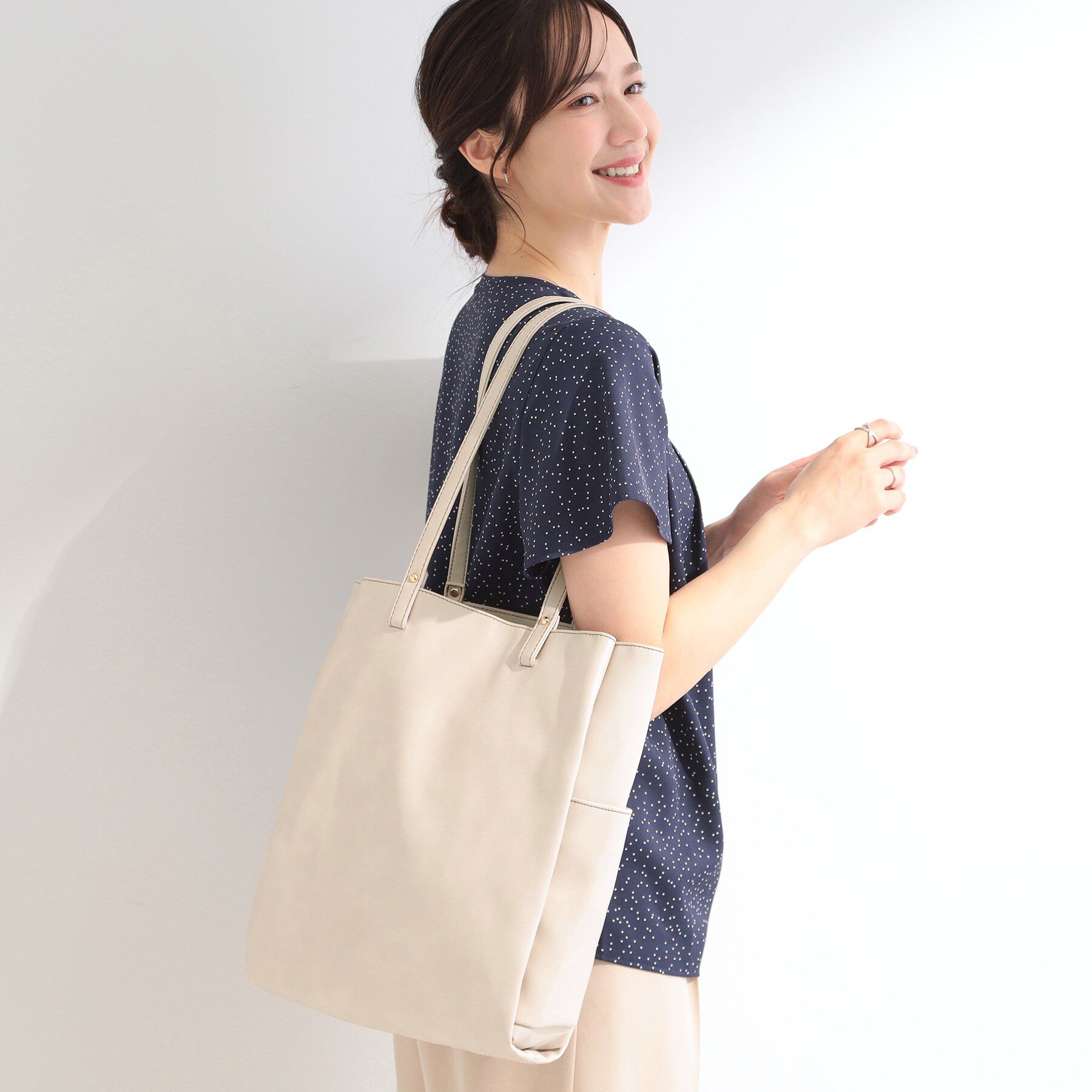 SHOO･LA･RUE「タテナガ収納トートバッグ」|トートバッグ|ライトベージュ(05