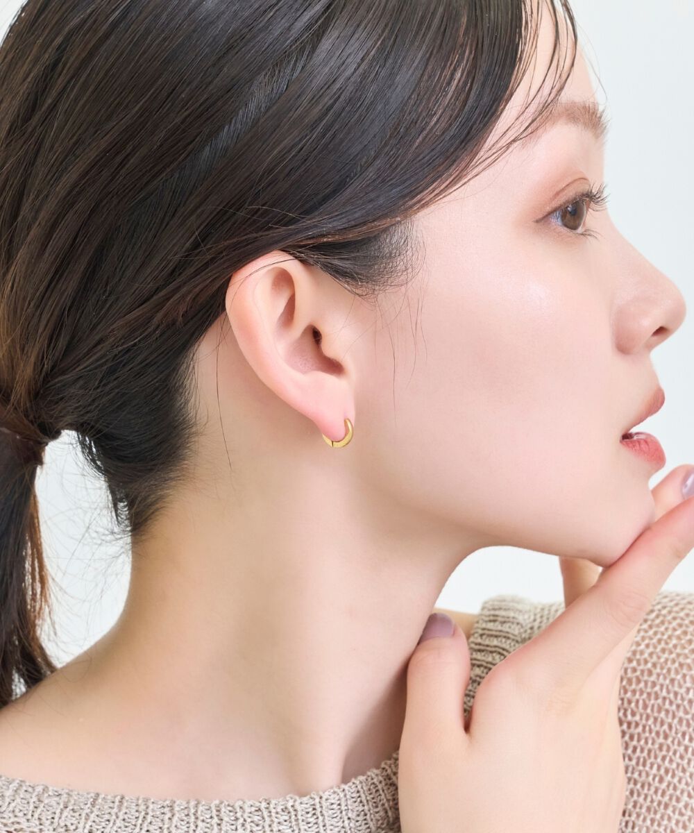 Phoebe「【金属アレルギー対応】ワンタッチメタルフープミニピアス　ゴールド/サージカルステンレス」|ピアス|