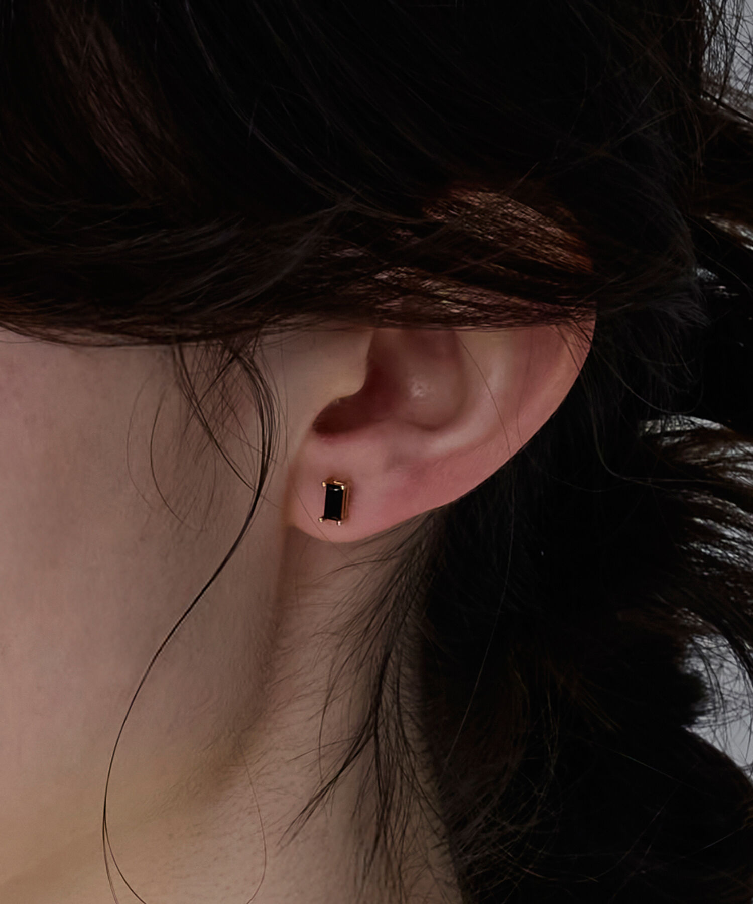 Phoebe「シャインフレームレクタングルピアス　ブラック（片耳）」|ピアス|