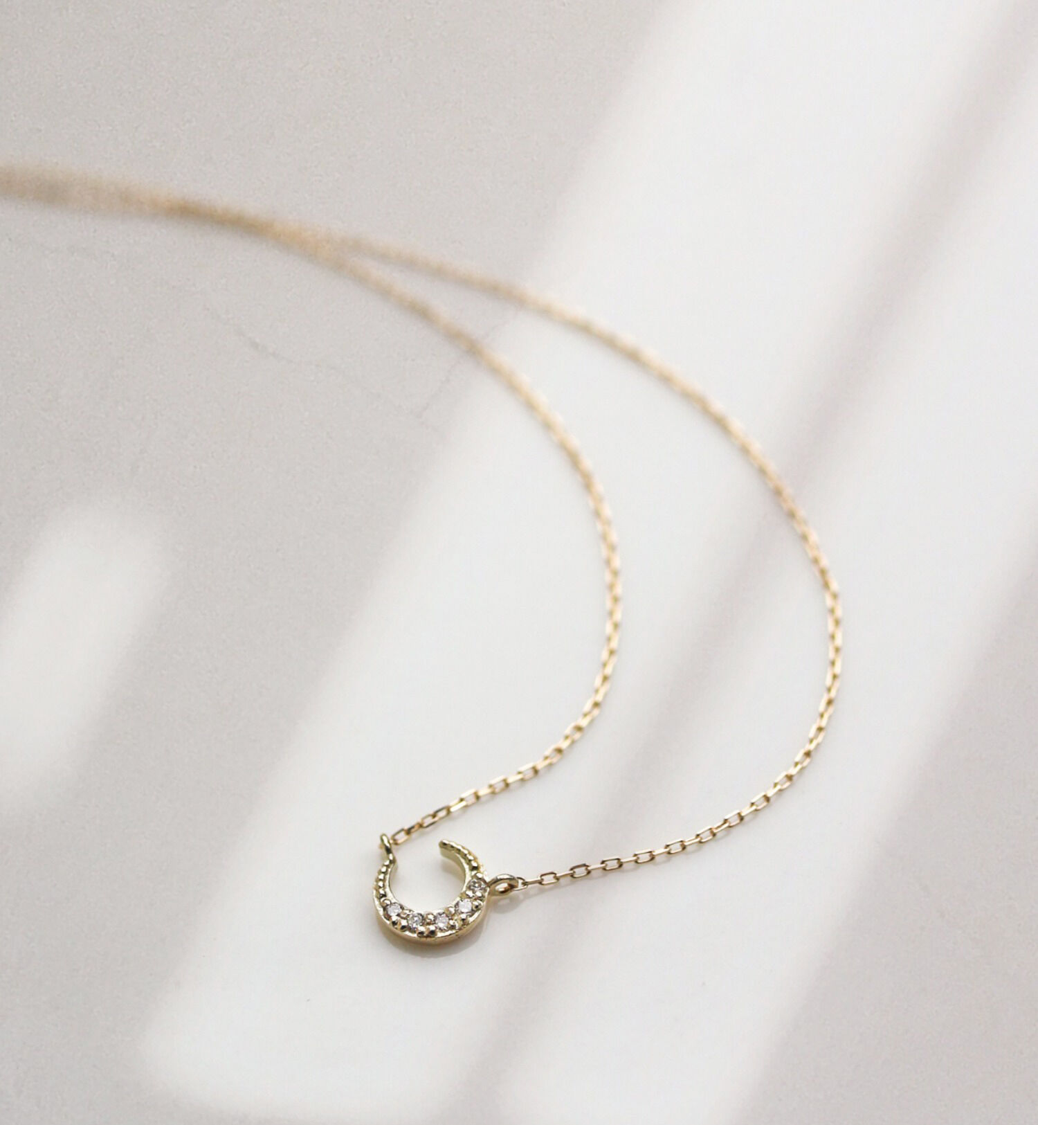  「ダイヤモンド ムーン ネックレス | K10YG」|ネックレス|K10 イエローゴールド