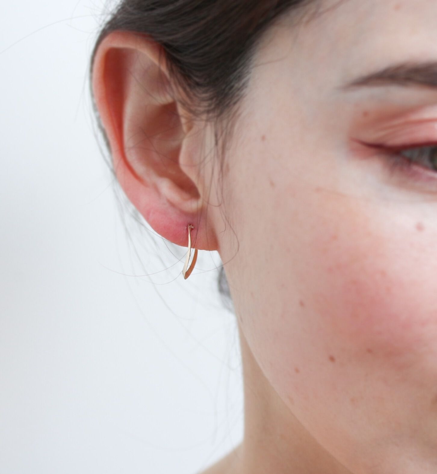  「ゴールド フラット スナップ フープ ピアス | K10YG」|ピアス|