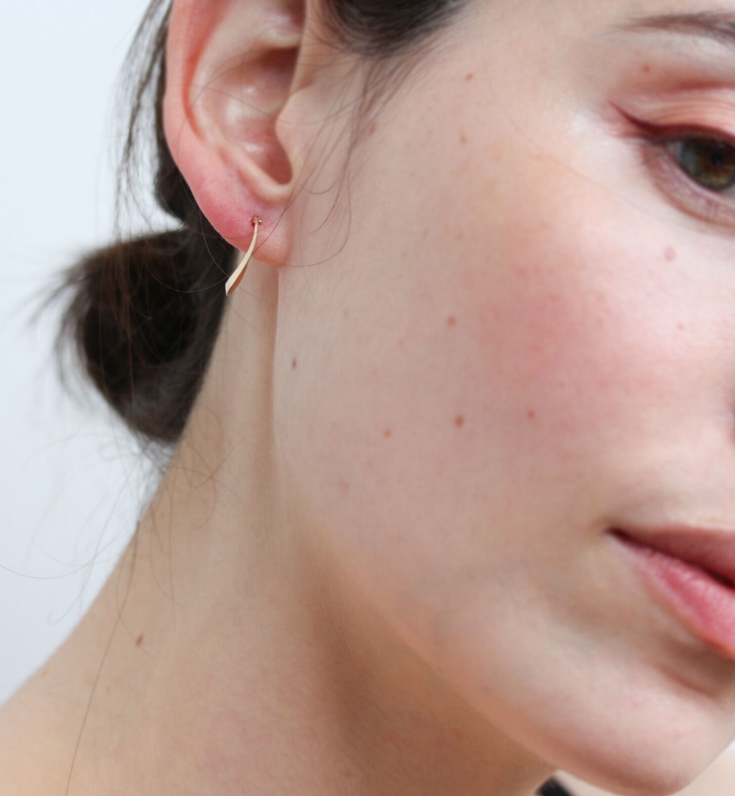  「ゴールド フラット スナップ フープ ピアス | K10YG」|ピアス|