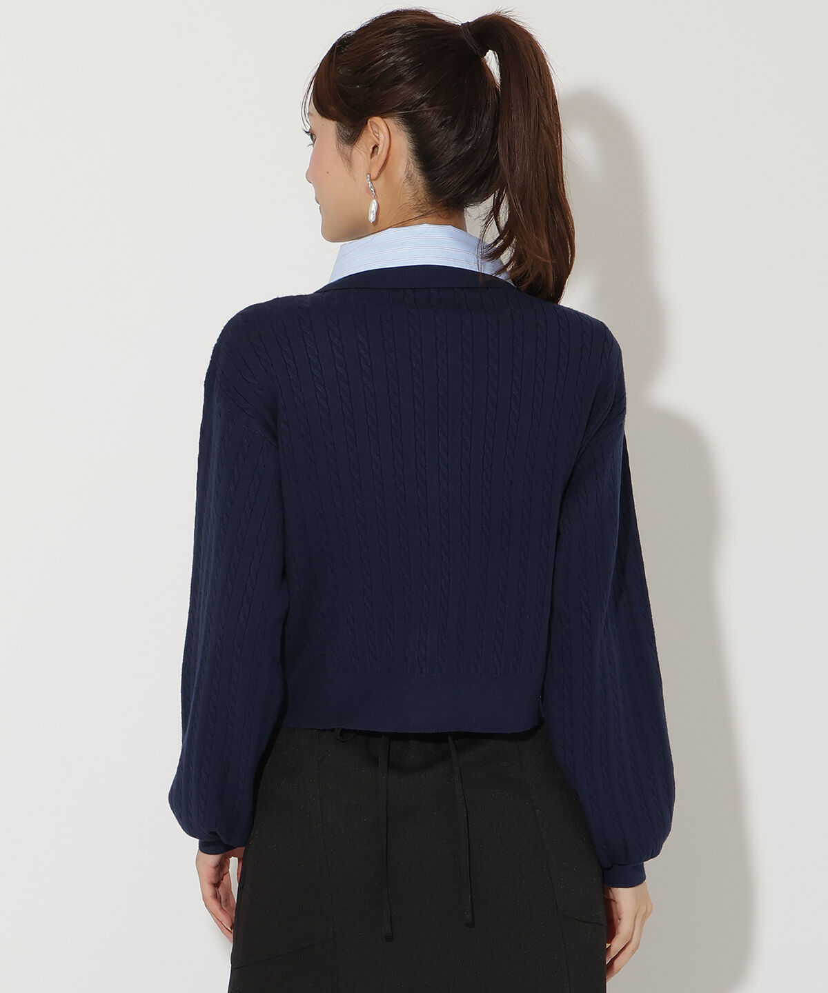 アンドクチュール「シャツ襟ケーブルニット」|ニット・セーター|