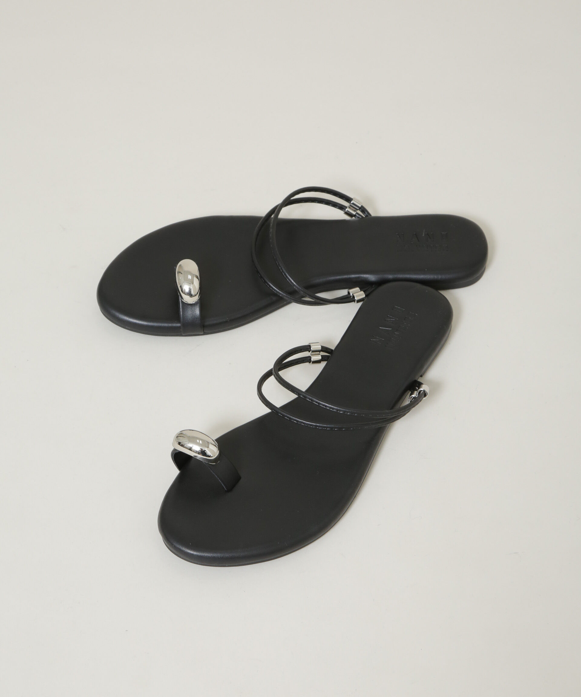 nano･universe「メタルパーツ3wayトングサンダル」|サンダル|