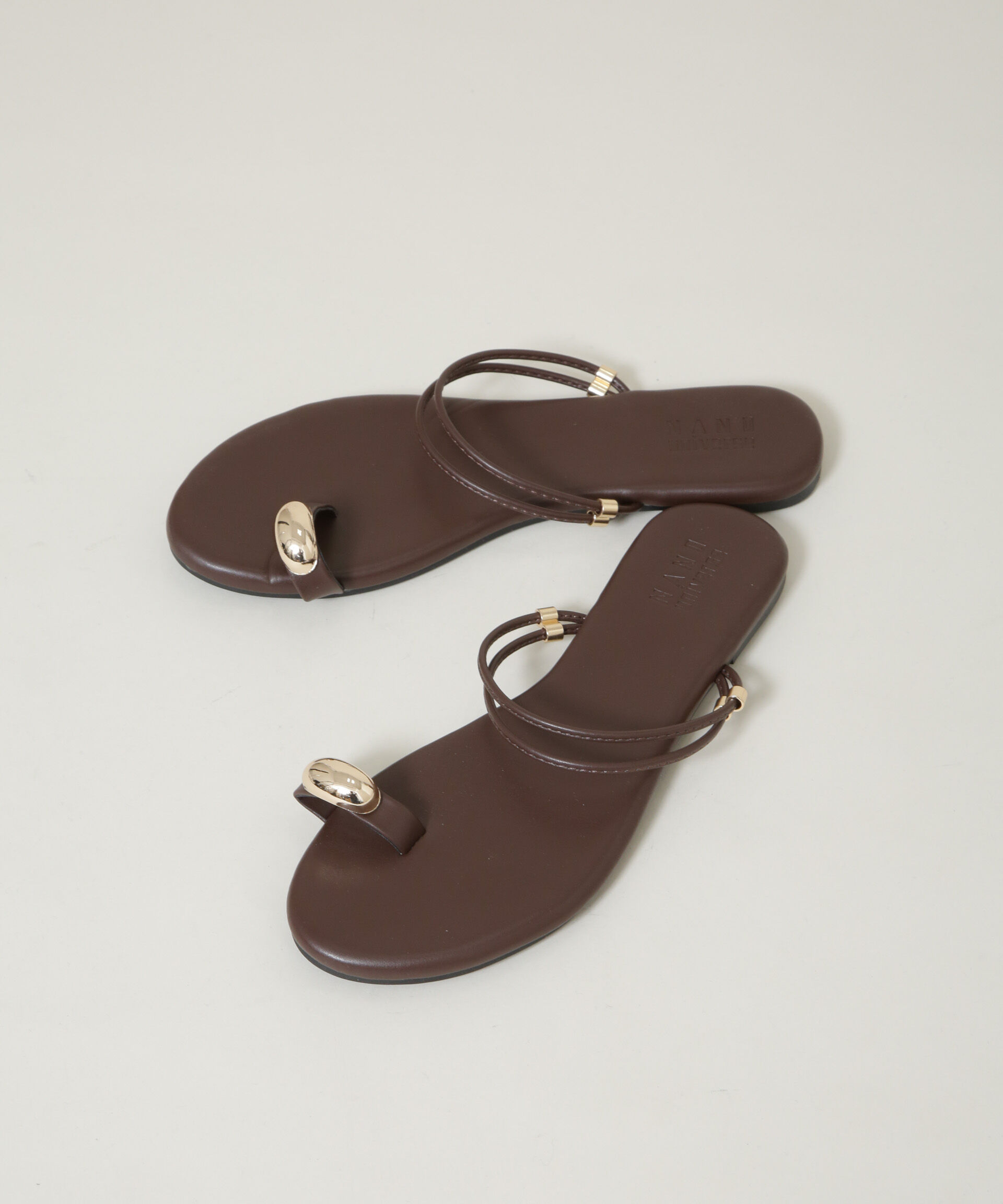 nano･universe「メタルパーツ3wayトングサンダル」|サンダル|