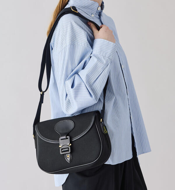 Brady「Brady | COLNE with COBRA BUCKLE UNISEX」|ショルダー・メッセンジャー|BLACK
