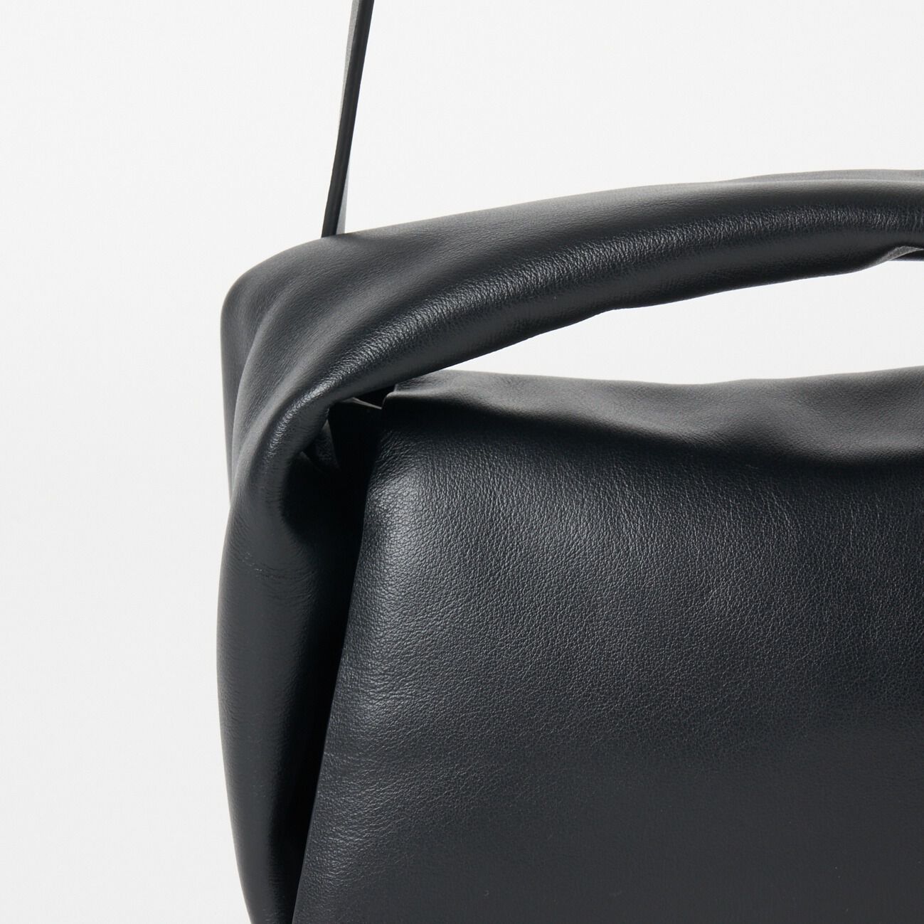  「DeMellier Mini Lisbon SMOOTH BLK」|ショルダー・メッセンジャー|