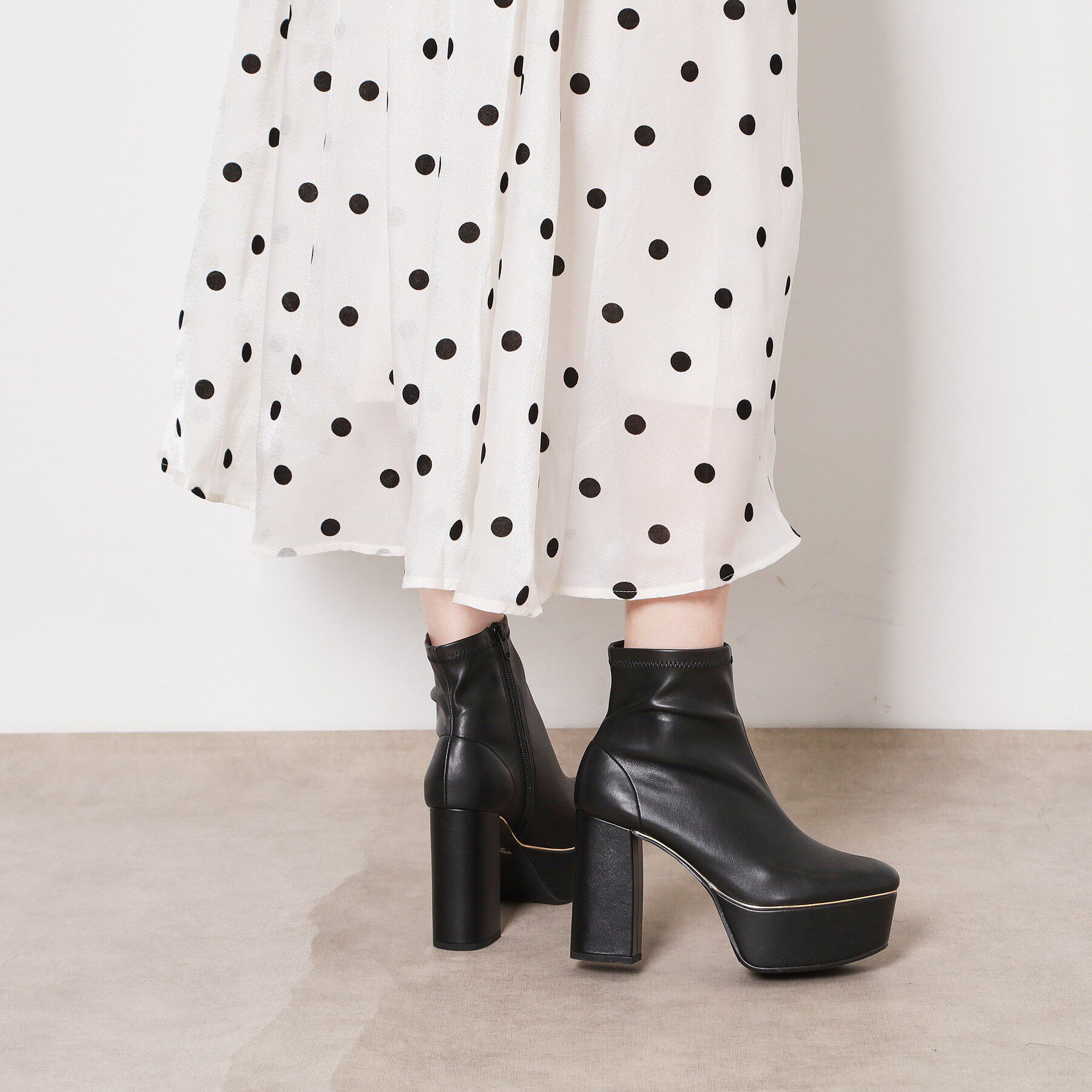 ESPERANZA「【ラク盛り／ショートブーツ】リピーター続出／脚長美脚 ゴールドライン厚底ショートブーツ」|ショートブーツ|