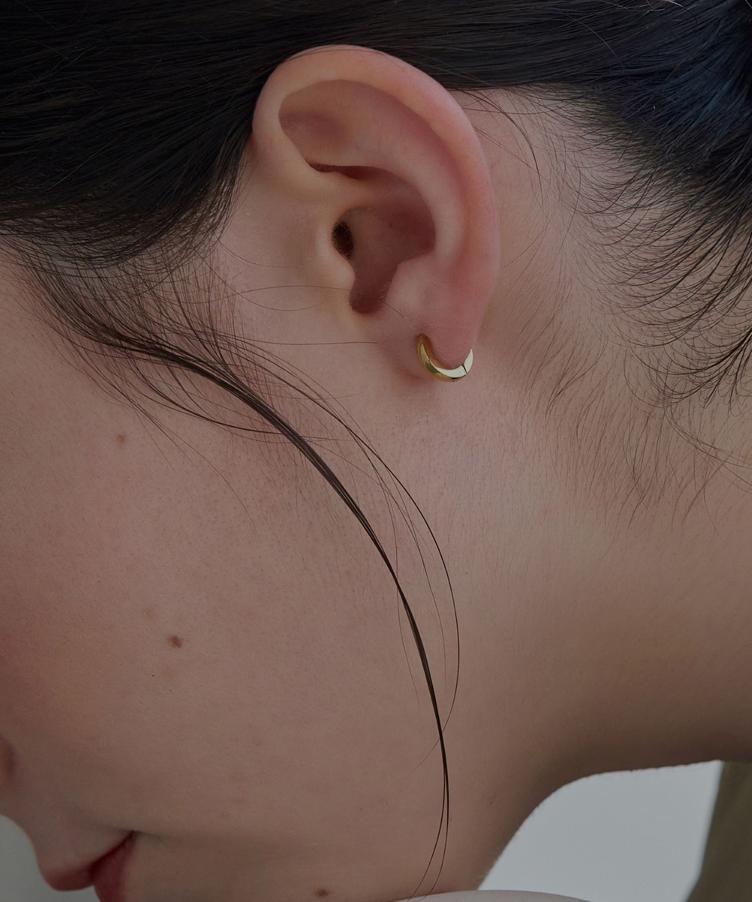 Phoebe「【金属アレルギー対応】ワンタッチメタルフープミニピアス　ゴールド/サージカルステンレス」|ピアス|