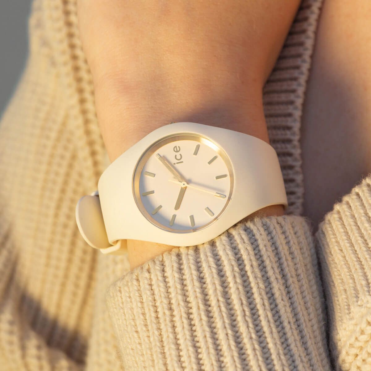 ICE-WATCH「〈ICE-WATCH(ｱｲｽｳｫｯﾁ)〉ｽﾓｰﾙｼﾘｺﾝ ｱｰﾓﾝﾄﾞｽｷﾝ ICE glam brushed」|腕時計|OFF WHITE