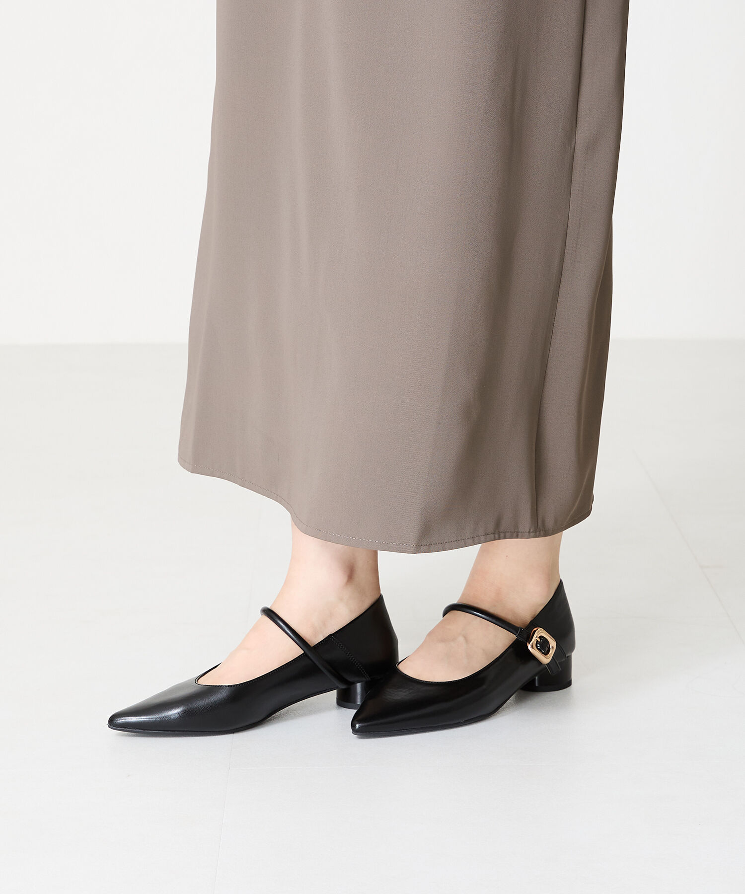 WA Oriental TRaffic「●隠しゴム付き●ポインテッドトゥ ストラップバブーシュ /42304 厚手クッション ヒール3cm 柔らかい」|パンプス|