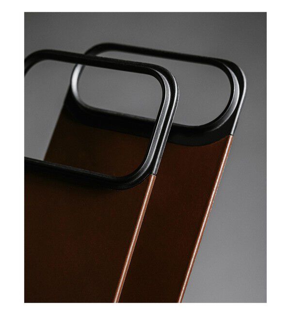 BEAMS「NOMAD / Magnetic Leather Back iPhone17 Pro Max」|モバイルケース|