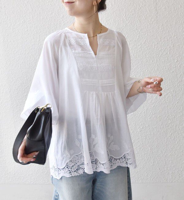 SHIPS any「《予約》SHIPS any:〈手洗い可能〉コットン レース ヘム キーネック ギャザー ブラウス」|シャツ・ブラウス|