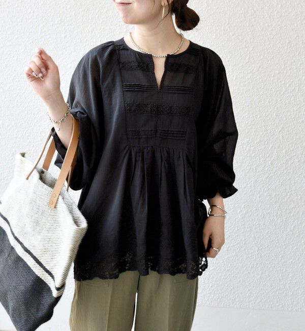 SHIPS any「《予約》SHIPS any:〈手洗い可能〉コットン レース ヘム キーネック ギャザー ブラウス」|シャツ・ブラウス|