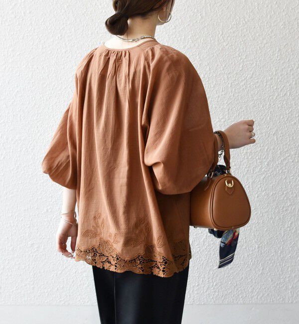 SHIPS any「《予約》SHIPS any:〈手洗い可能〉コットン レース ヘム キーネック ギャザー ブラウス」|シャツ・ブラウス|