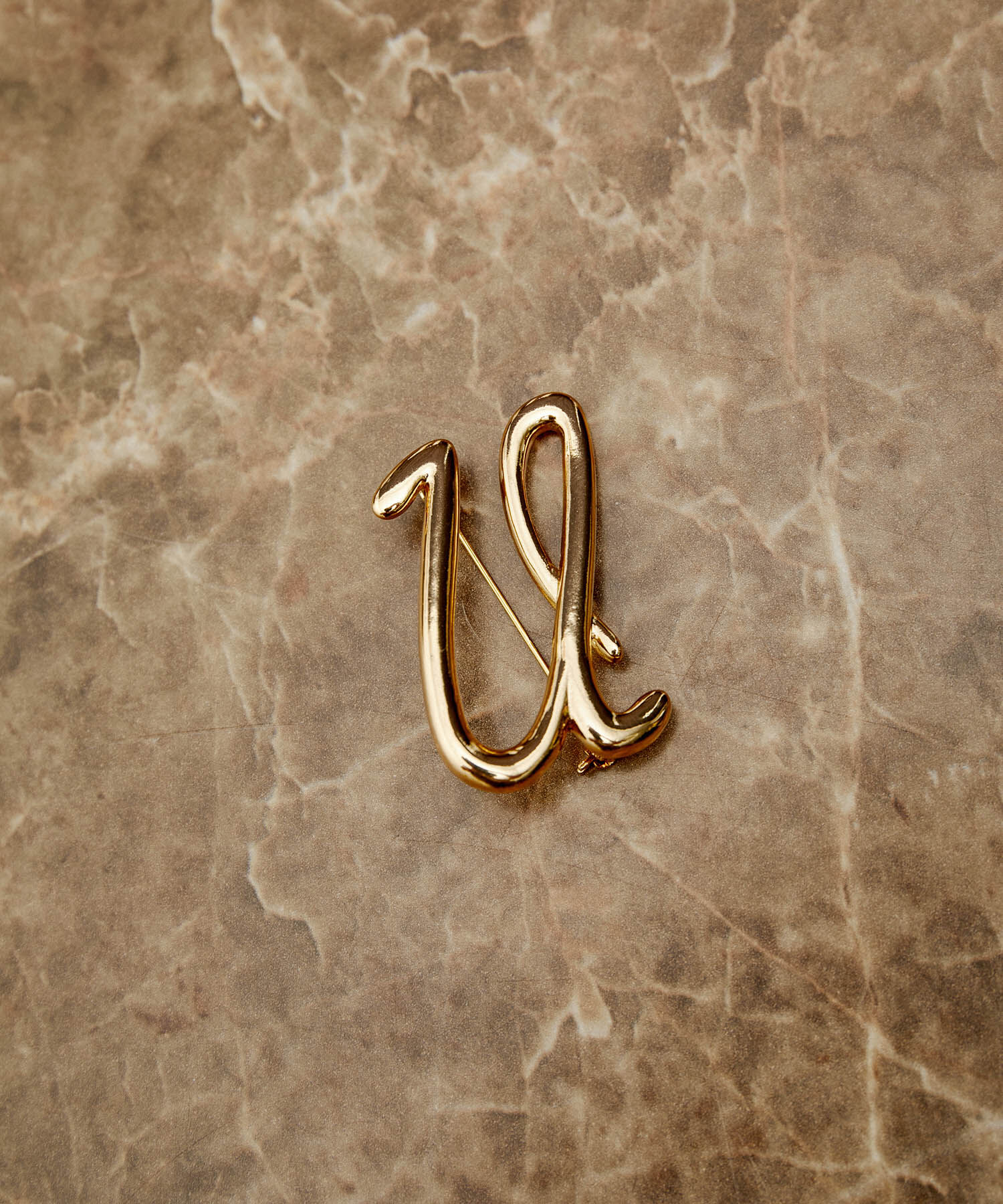 ADAM ET ROPE'「イニシャルブローチ」|ブローチ・コサージュ|ダークブラウン系(21)