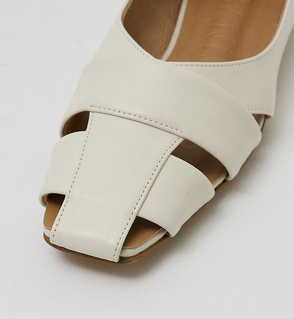 AU BANNISTER「【ロングセラー】グルカモチーフフラットパンプス」|パンプス|