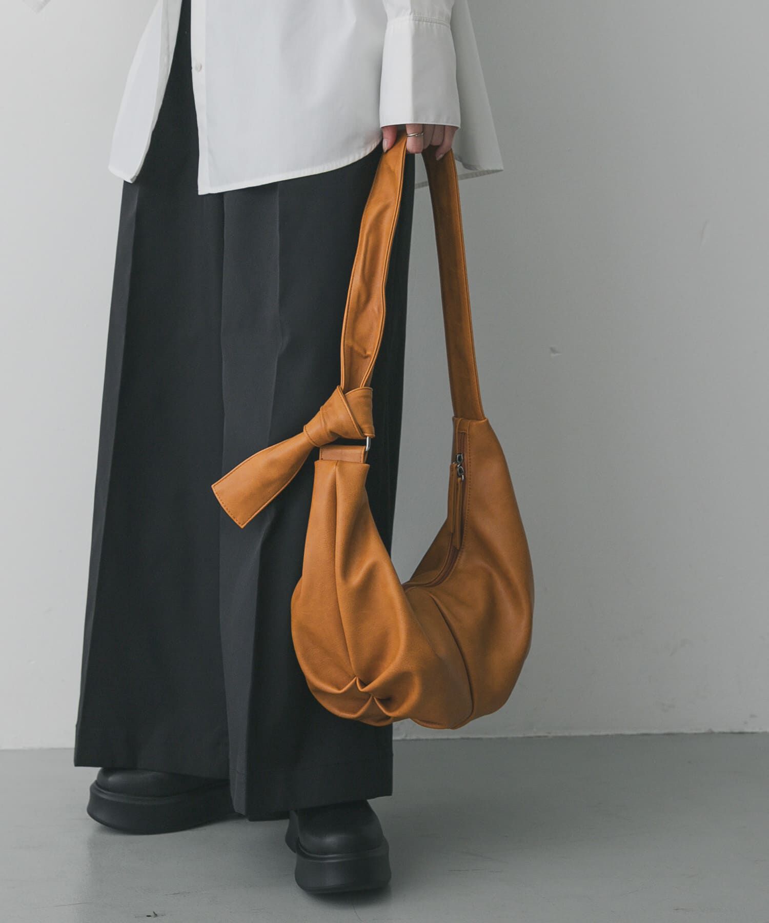 SENSE OF PLACE by URBAN RESEARCH「クロワッサンショルダーバッグ」|ショルダー・メッセンジャー|