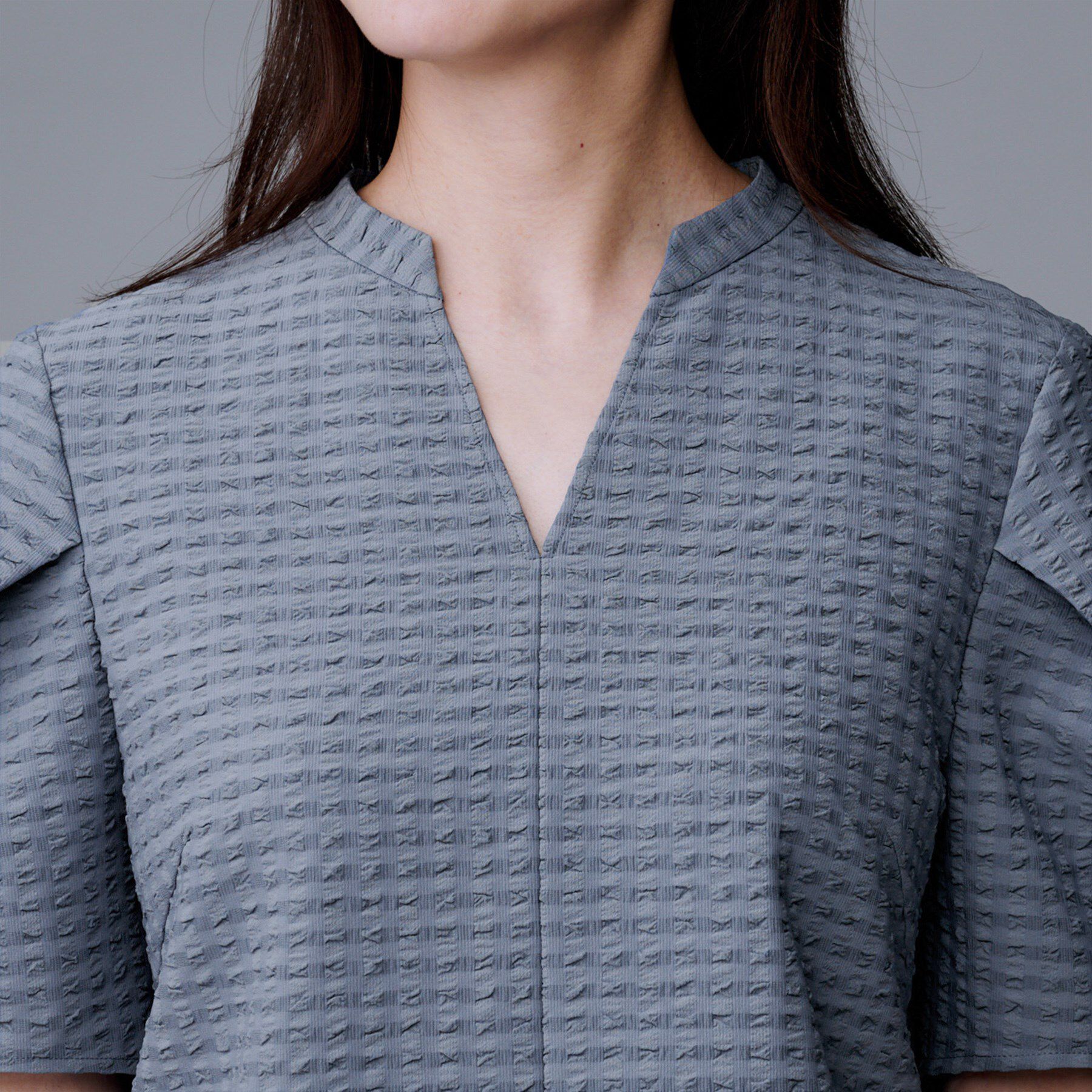 UNTITLED「【吸水速乾/ストレッチ/Vネック】フォルムスリーブ ブラウス」|シャツ・ブラウス|