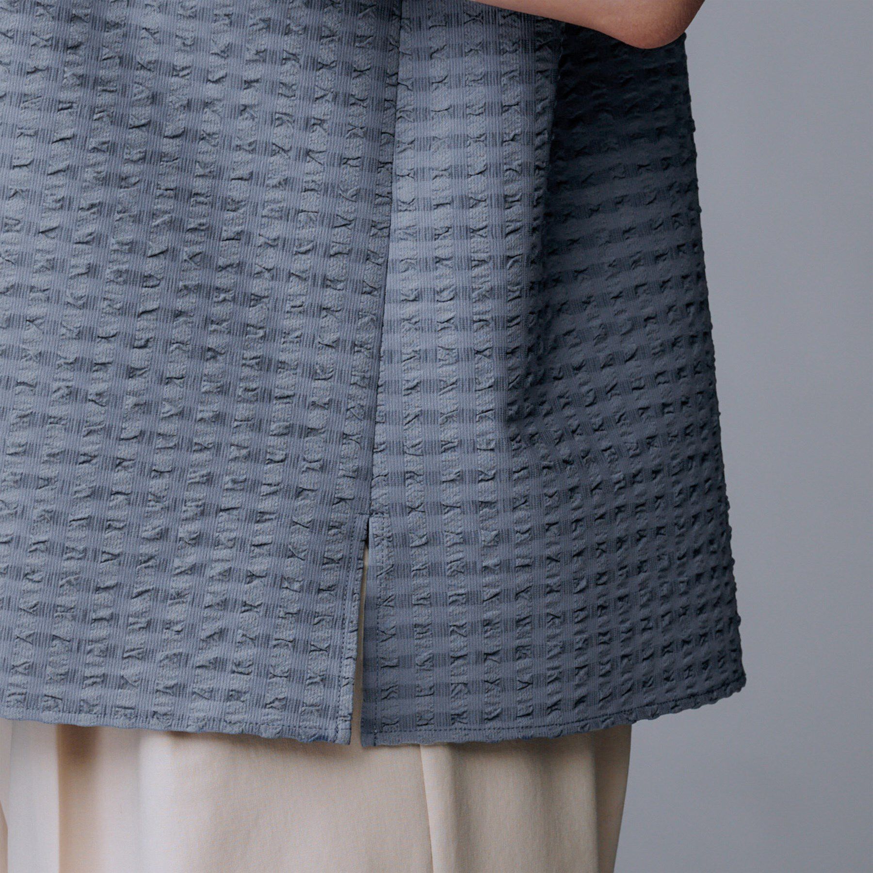 UNTITLED「【吸水速乾/ストレッチ/Vネック】フォルムスリーブ ブラウス」|シャツ・ブラウス|