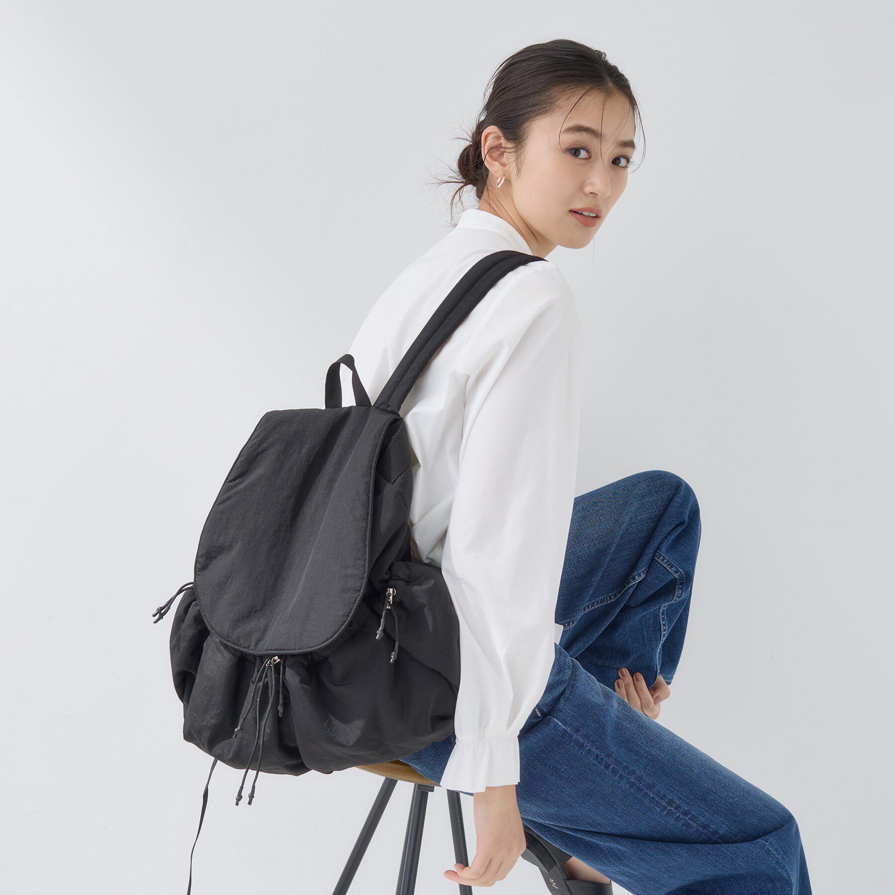 INDIVI「【超軽量／大人カジュアル】収納力◎！ギャザーフォルムリュック」|リュック|ブラック(019)