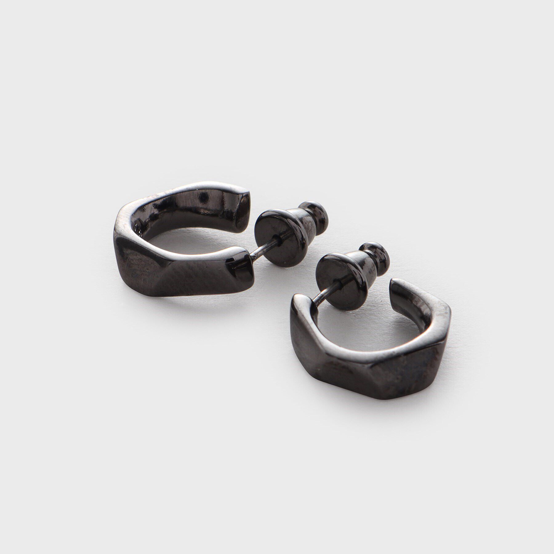 TAKEO KIKUCHI「ペンタゴンカットピアス」|ピアス|