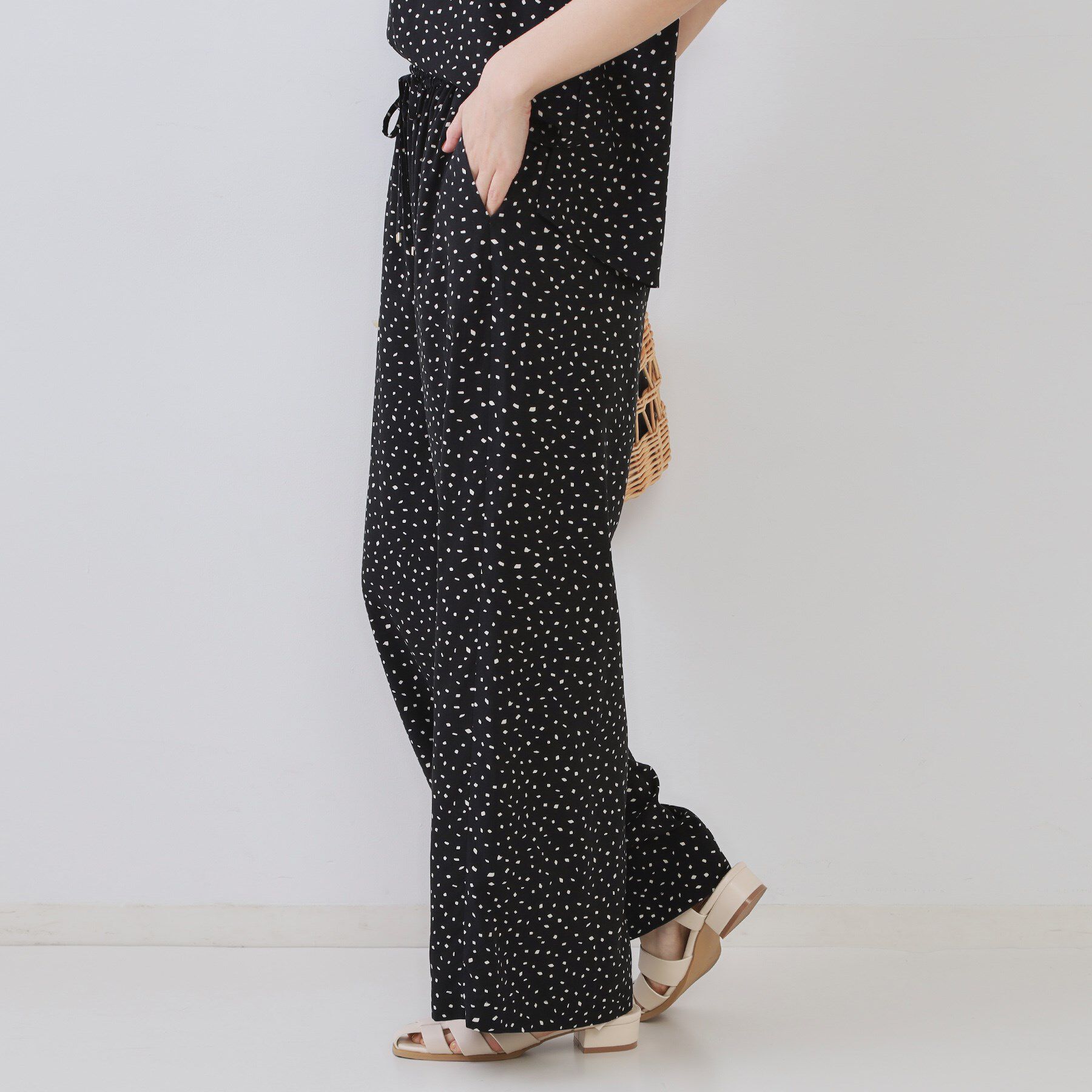 OPAQUE.CLIP「幾何柄プリントイージーワイドパンツ/セットアップ対応【洗える】」|その他|