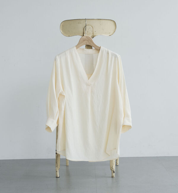 Doux archives「ウォッシャブルリネンライクⅤ開きタックブラウス」|シャツ・ブラウス|IVORY