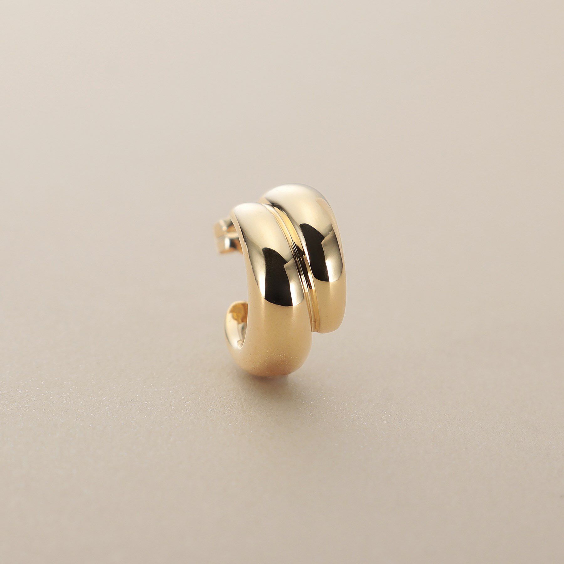 COCOSHNIK「K10プランプシフテッドフープ スタッドピアス」|ピアス|