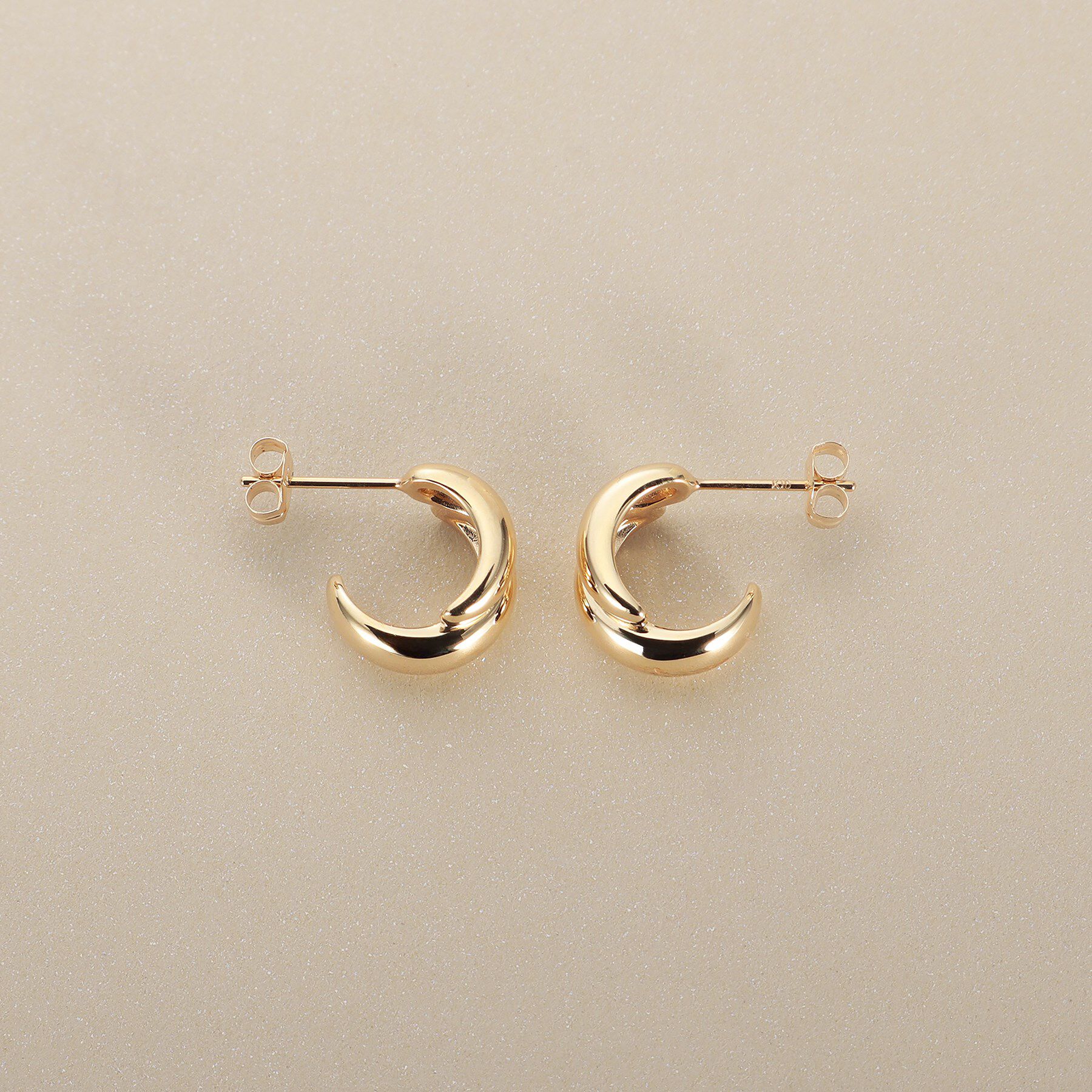 COCOSHNIK「K10プランプシフテッドフープ スタッドピアス」|ピアス|