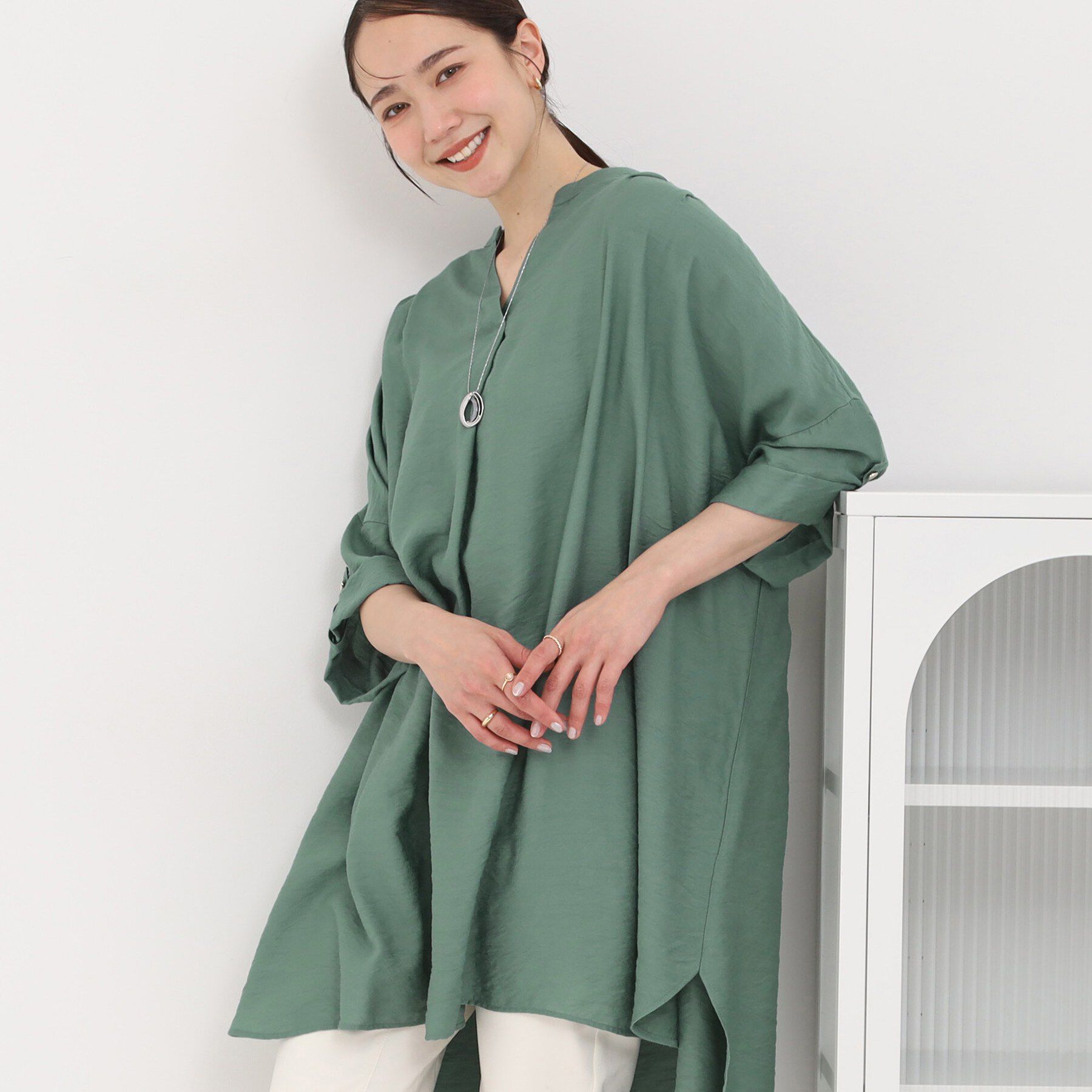 SHOO･LA･RUE「【ひんやり/洗濯機可/体型カバー/S-LL】動くたび揺れる落ち感が魅力 スキッパーチュニックワンピー」|チュニック|グリーン(022)