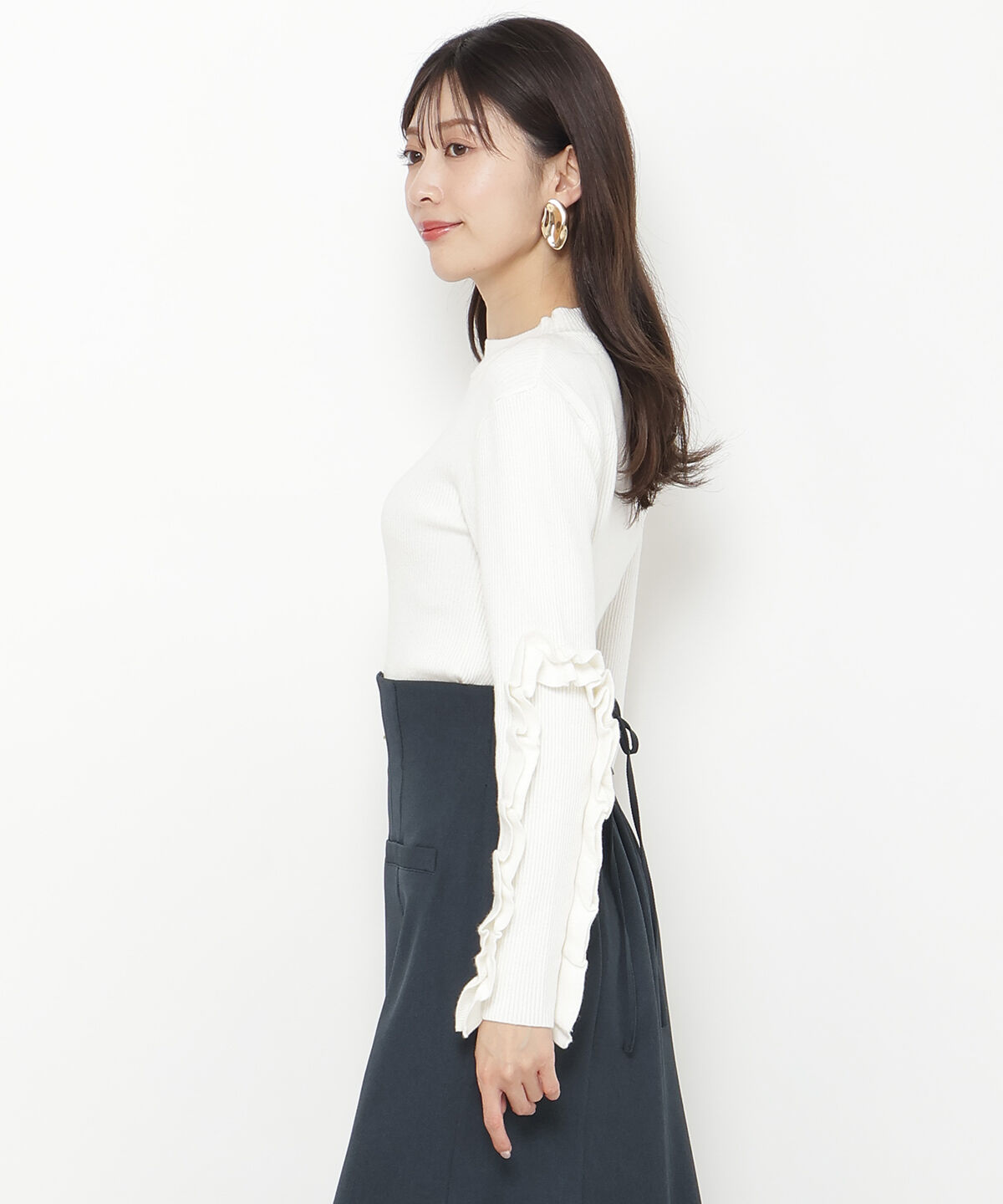 アンドクチュール「袖フリルハイネックリブニットプルオーバー」|ニット・セーター|