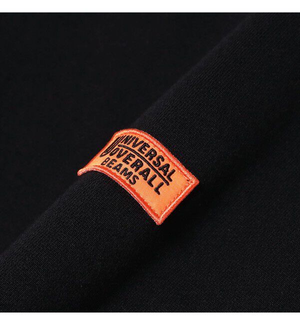 BEAMS「【別注】UNIVERSAL OVERALL / ロゴ クルーネック スウェット」|スウェット・ジャージ|