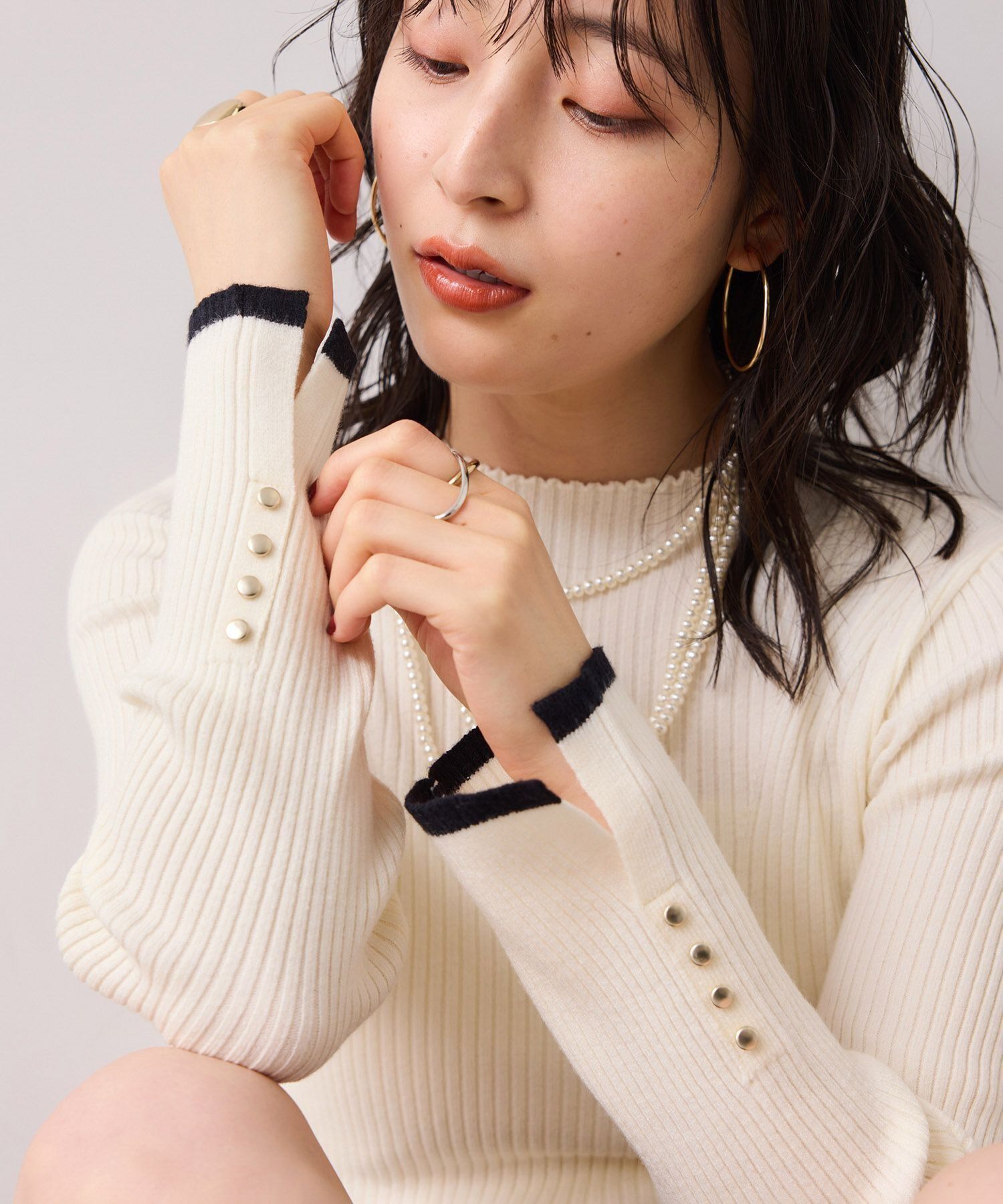 VIS「スリーブ釦アクセントリブニット/静電気防止」|ニット・セーター|