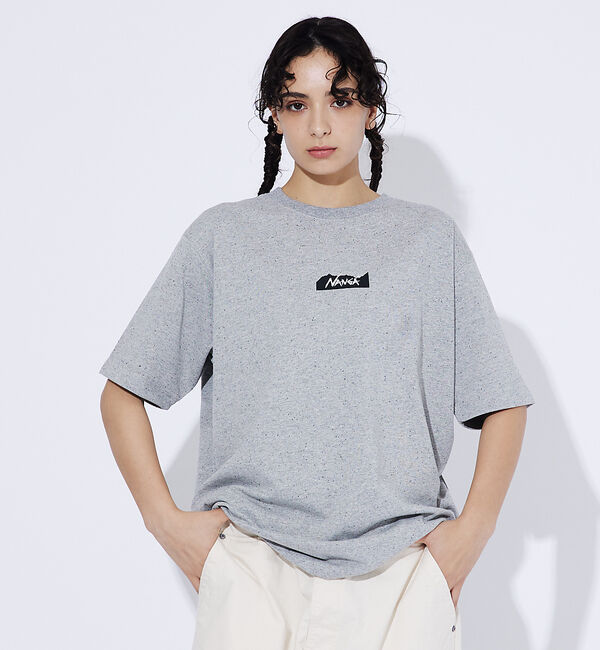 ABAHOUSE「【NANGA/ナンガ】ECO HYBRID MT LOGOT/フロントBOXロゴ」|Tシャツ・カットソー|ライトグレー