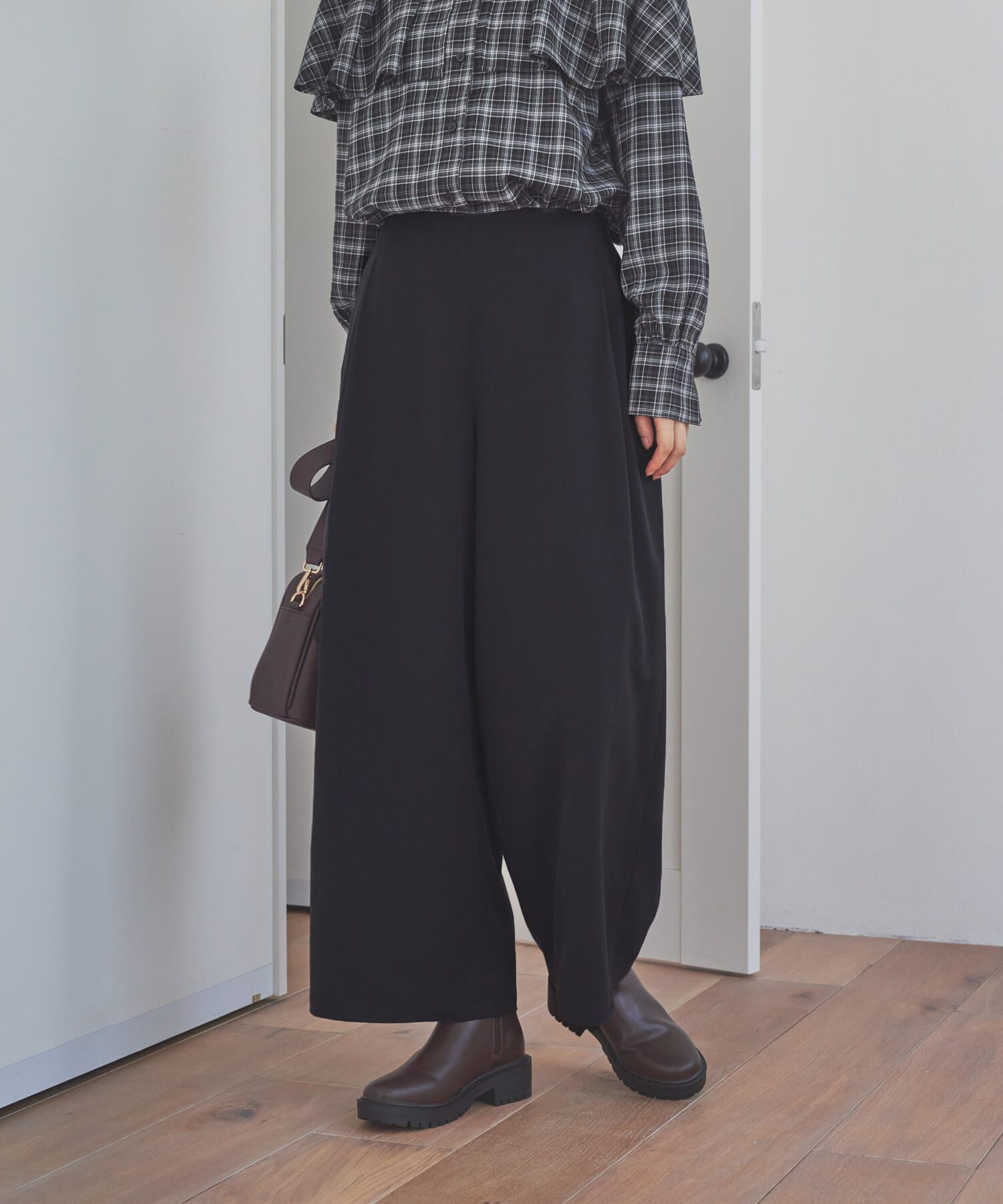 URBAN RESEARCH DOORS「『仁村紗和さん着用』『UR TECH』完声9分丈ワイドパンツ」|その他|