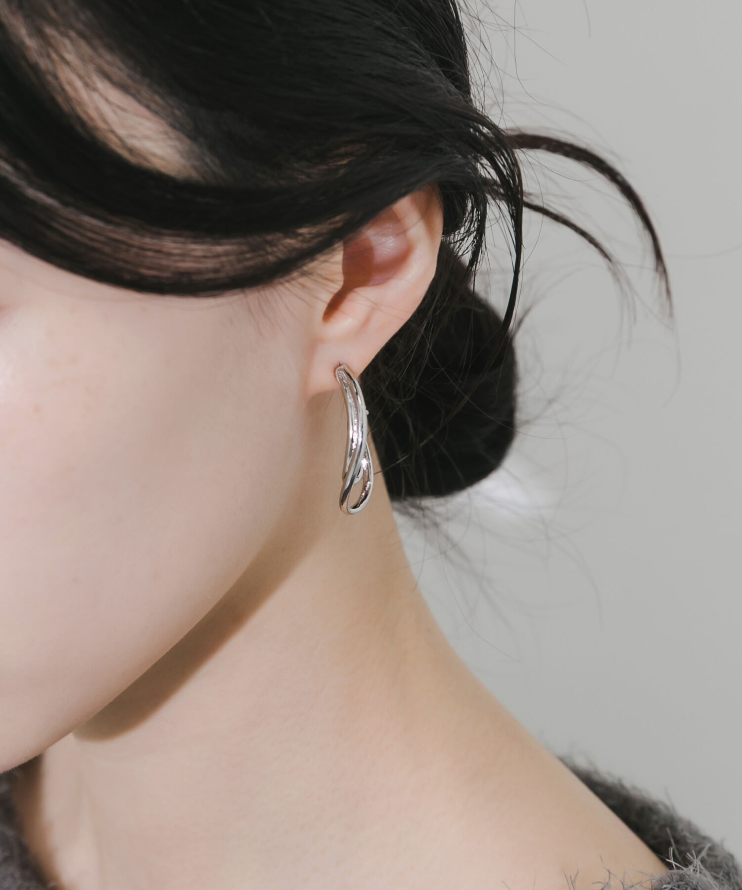 SMELLY「ニュアンスメタルレイヤードフープピアス」|ピアス|