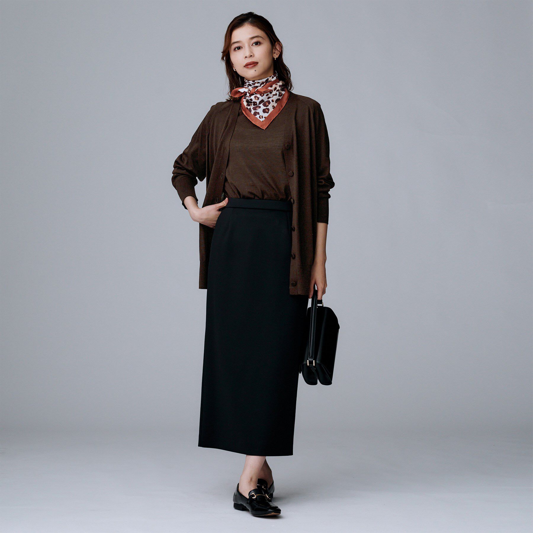 UNTITLED「【アンサンブル可/洗える/Vネック】ウールシルクカーディガン」|カーディガン|