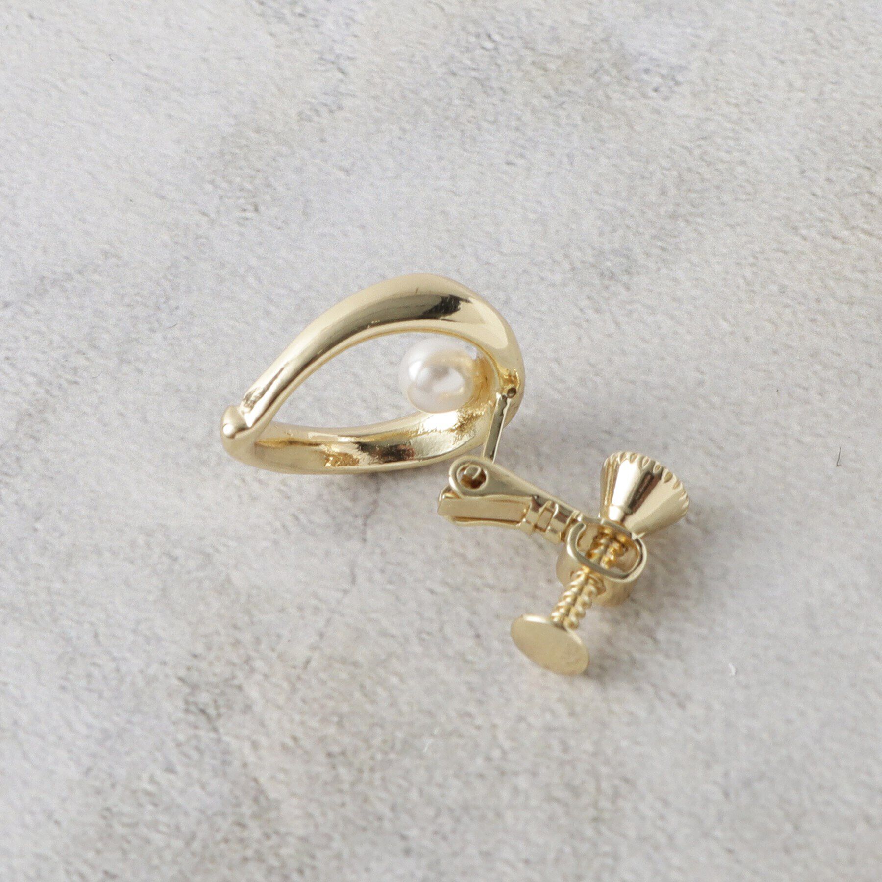 OPAQUE.CLIP「メタルリング&times;フェイクパールイヤリング」|イヤリング|