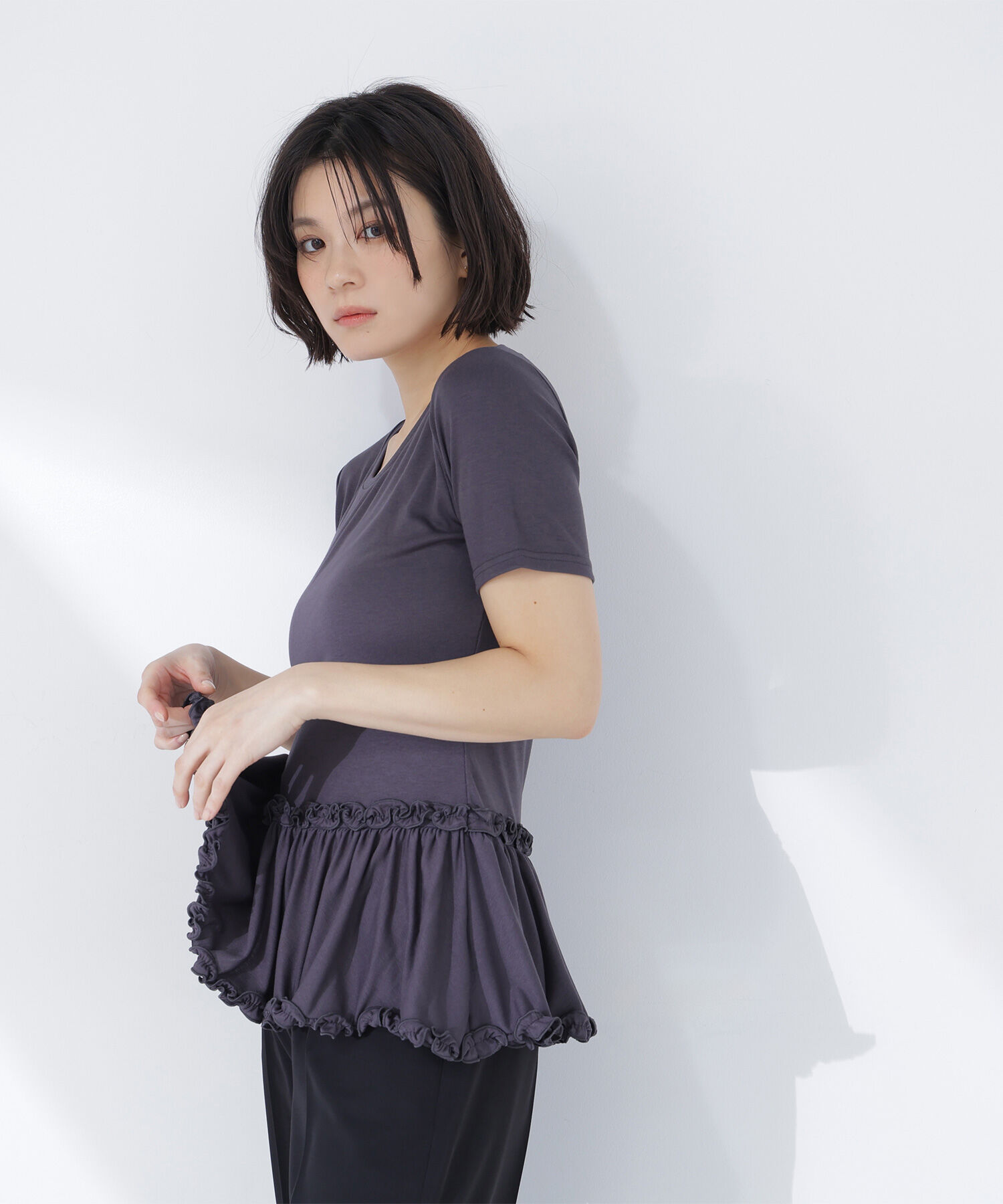  「ヘムフリルカットソー」|Tシャツ・カットソー|チャコール1
