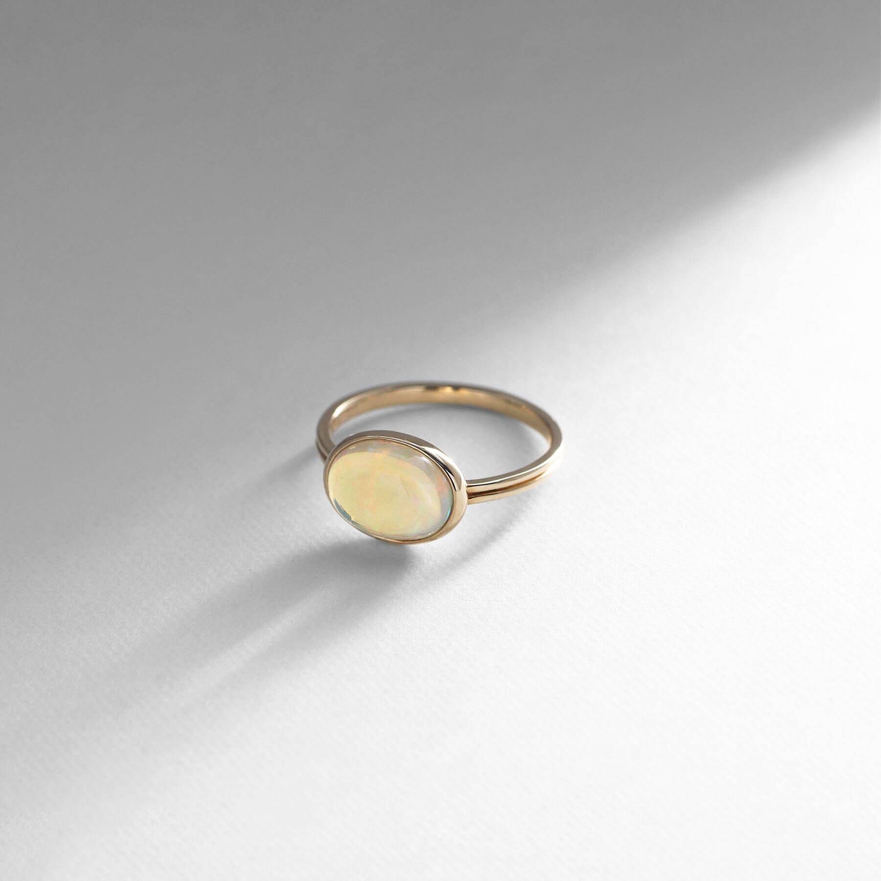 COCOSHNIK「K10エチオピアオパール オーバルカボション リング」|リング|イエローゴールド(1