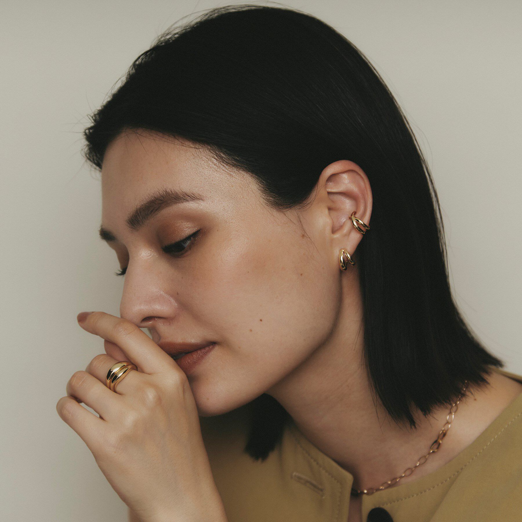 COCOSHNIK「K10ニュアンスクロスライン イヤーカフ」|イヤーカフ|