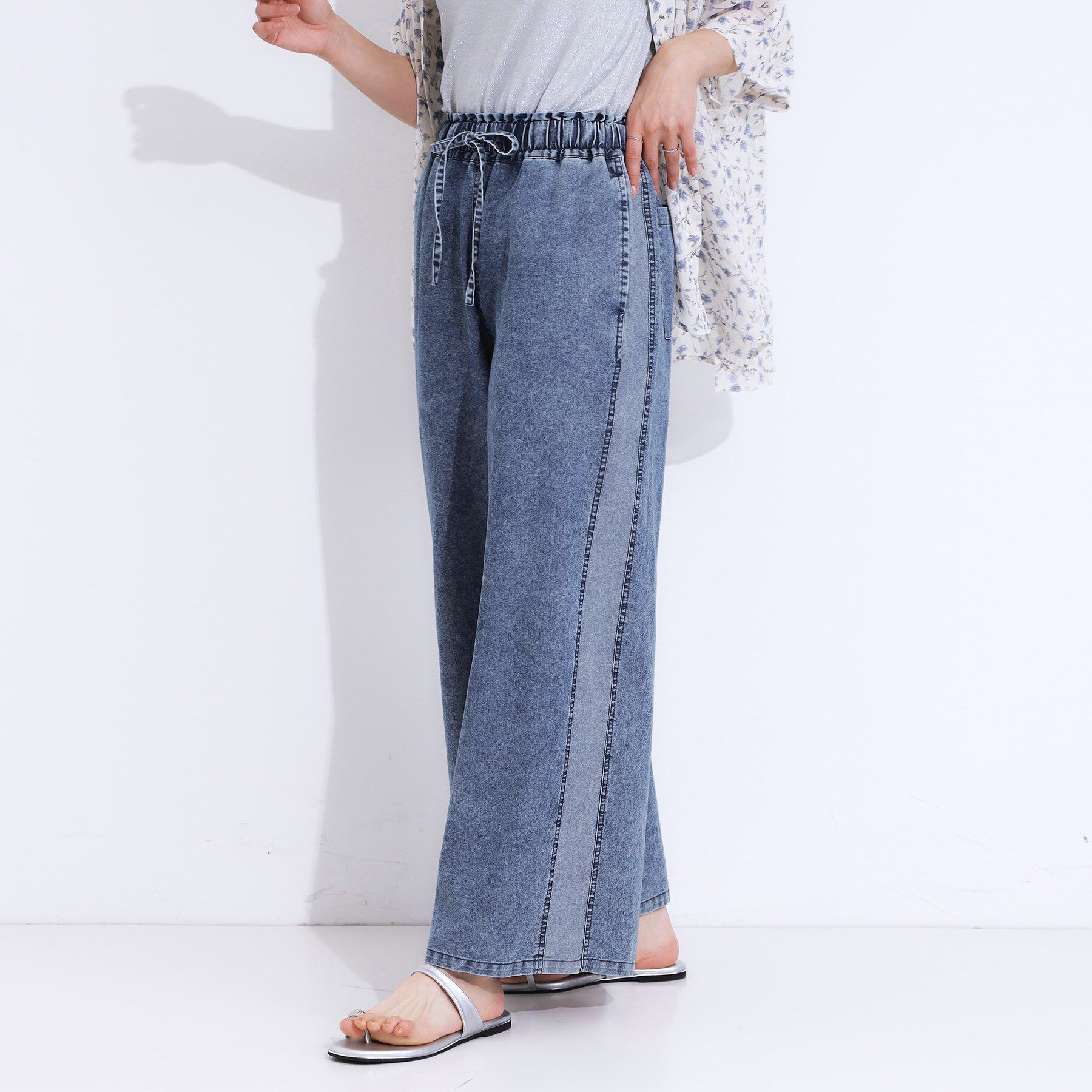 SHOO･LA･RUE「【S-LL】サイドラインがアクセント イージーデニムパンツ」|デニム|ブルー(592)