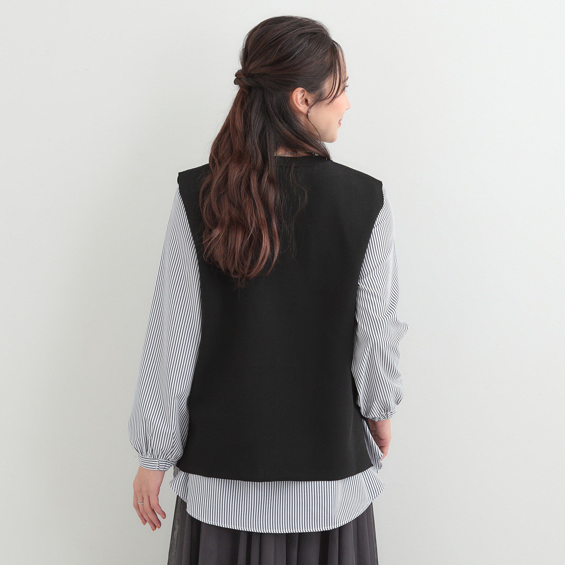 SHOO･LA･RUE「【洗濯機可/2点セット/S-LL】着回し自在 きれい見え ニットベスト＋ブラウス」|ニット・セーター|